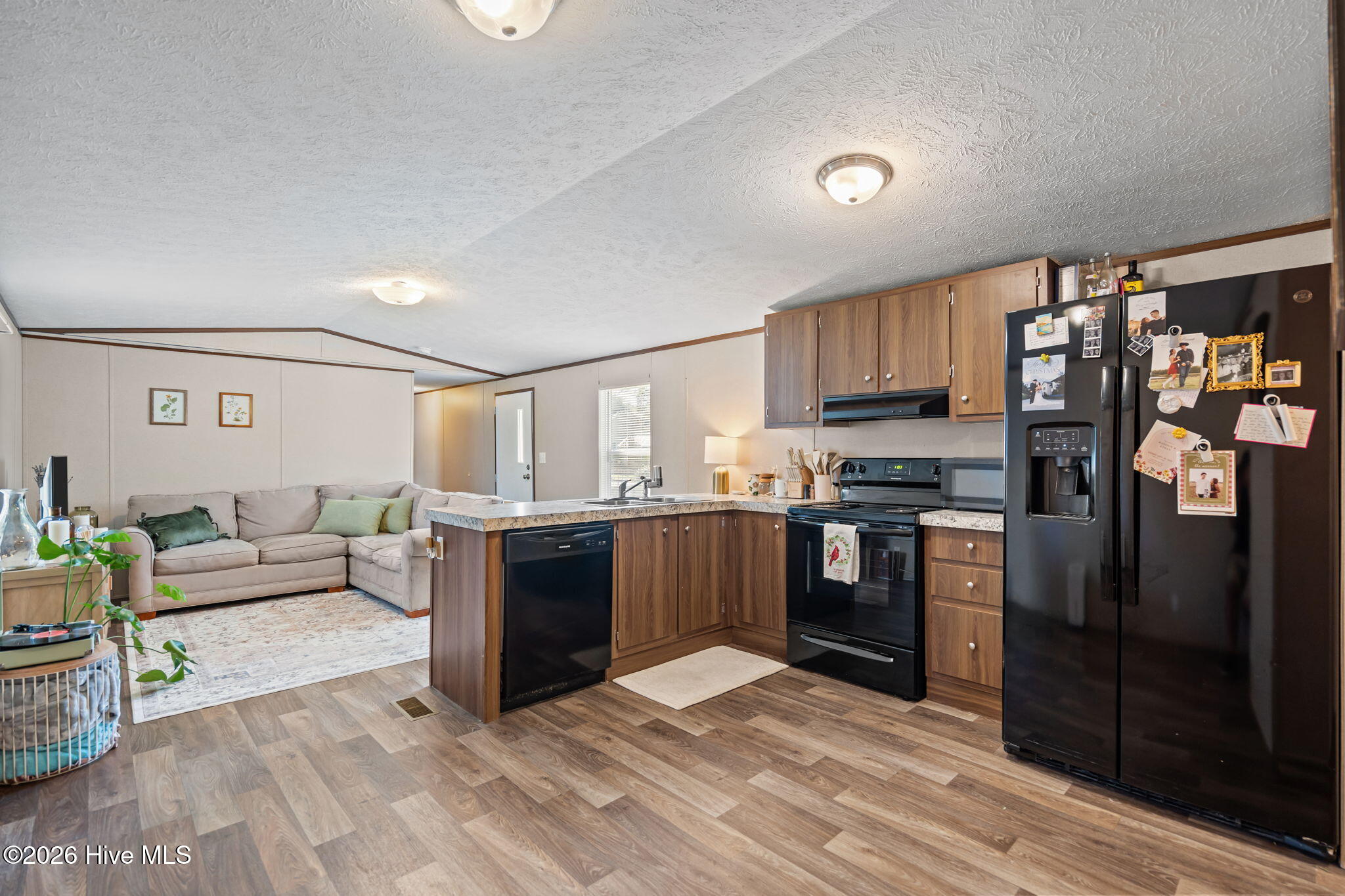 100562806 | Photo 16