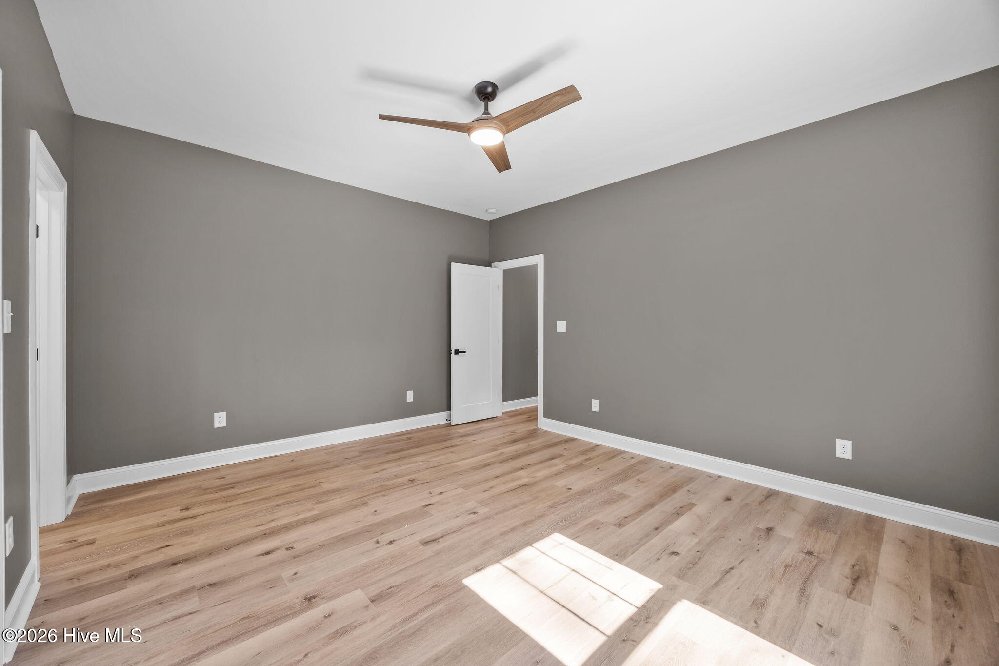 100569181 | Photo 32