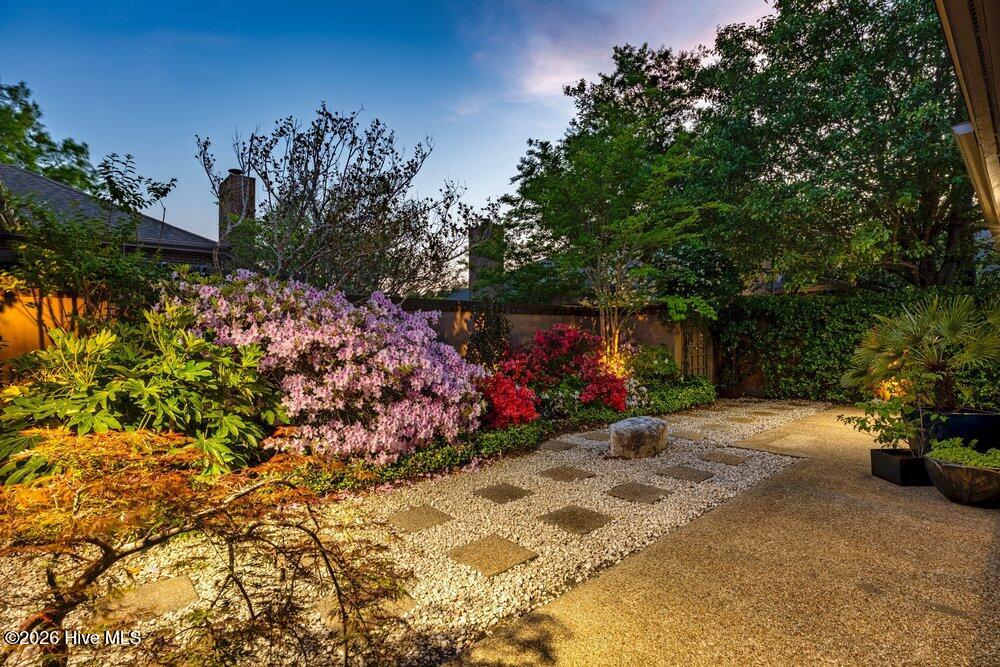 3703 Reston Court B, Wilmington, NC 28403 – photo 2: Front Courtyard