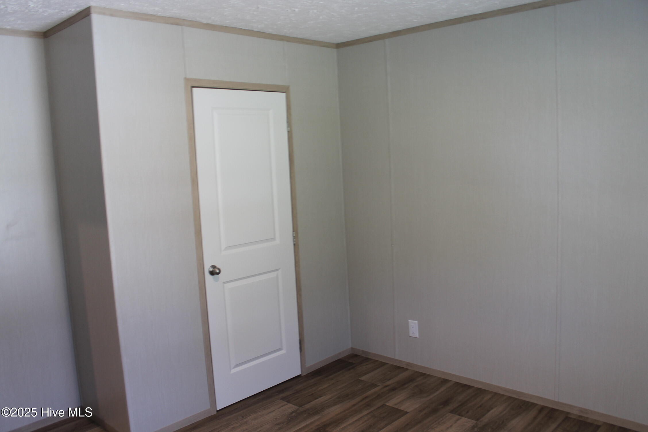 100528403 | Photo 46