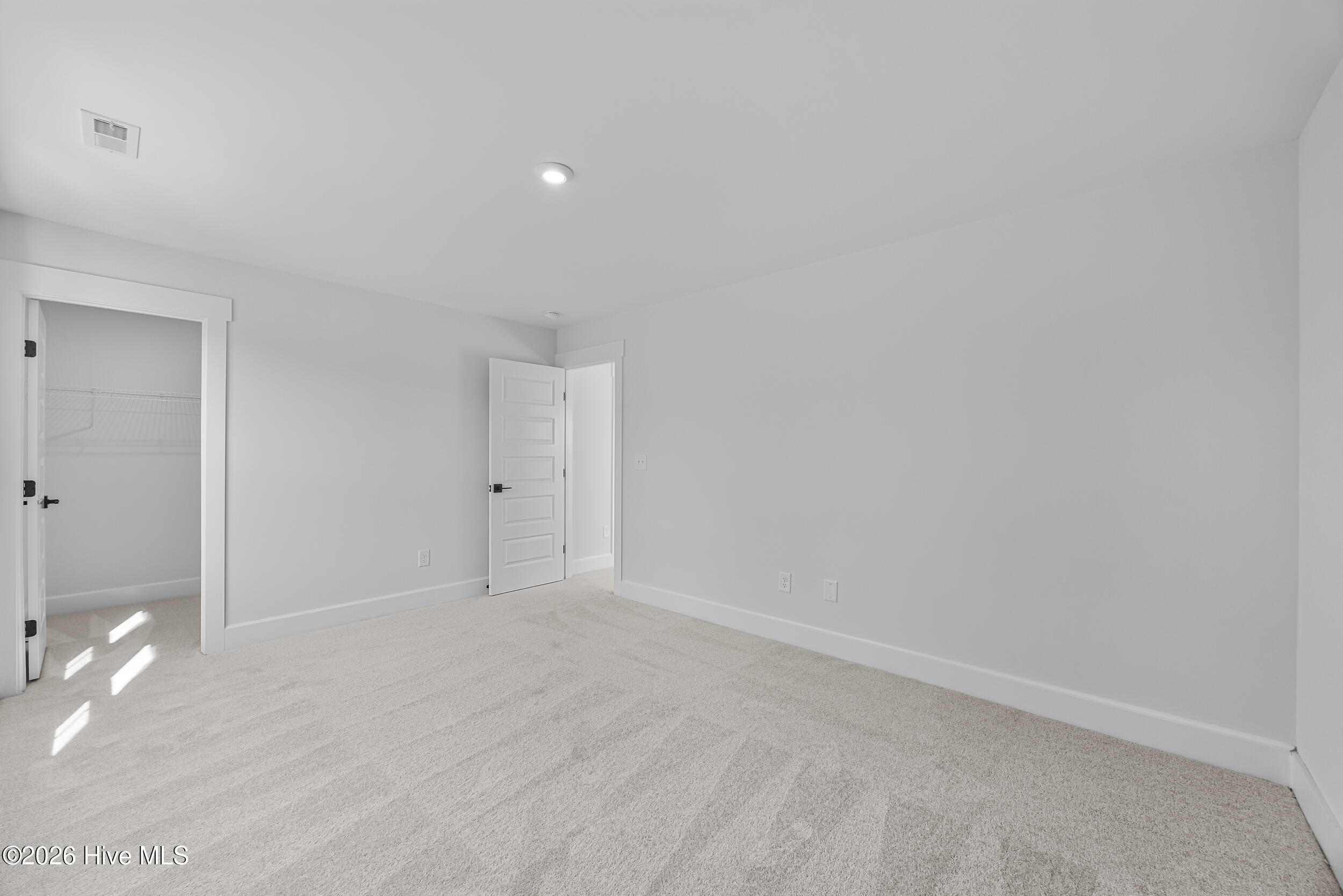 100560726 | Photo 41