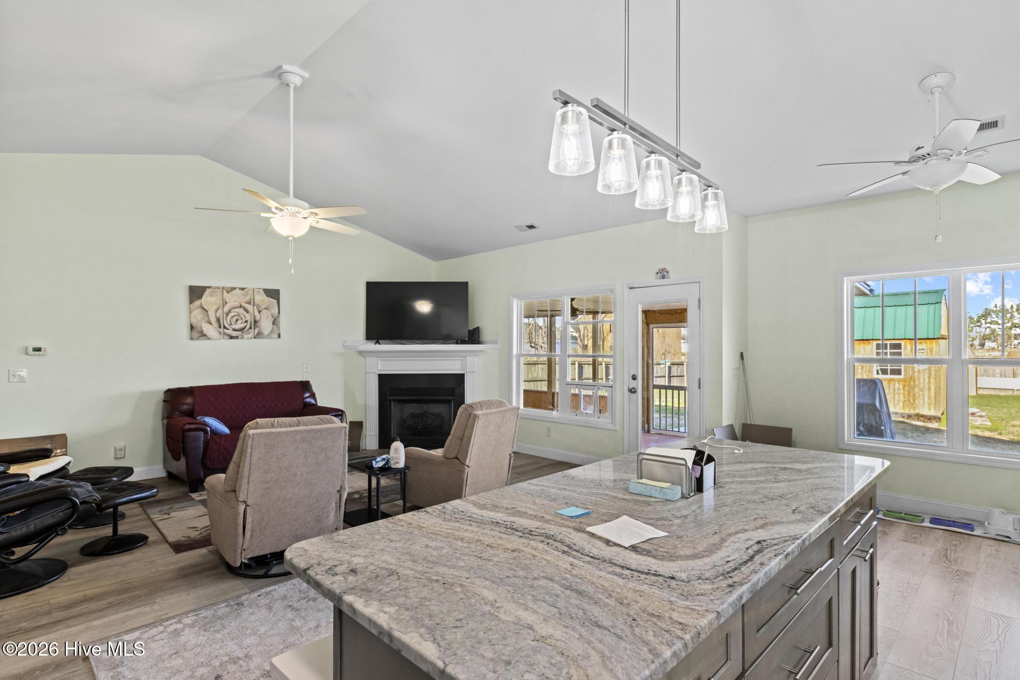 100550507 | Photo 10