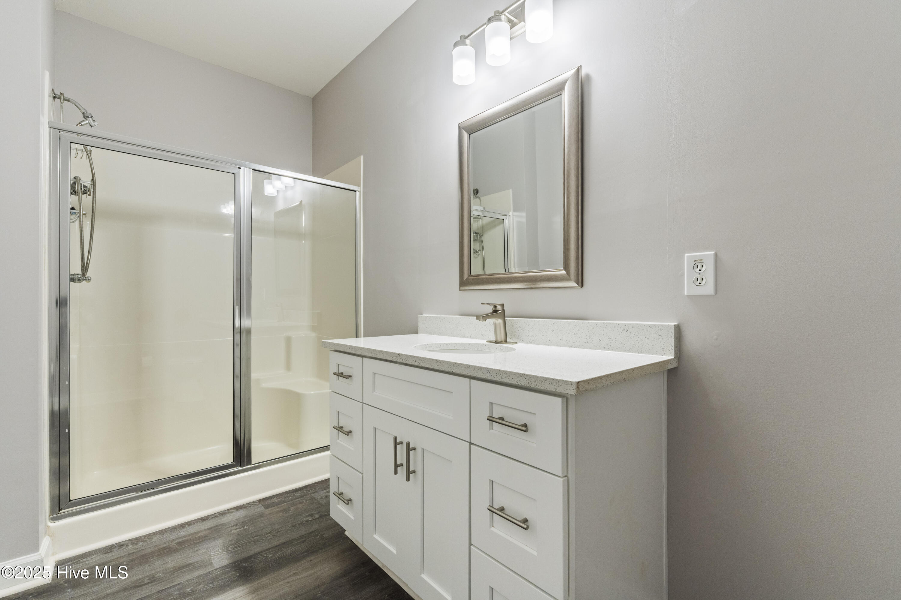 100525400 | Photo 23