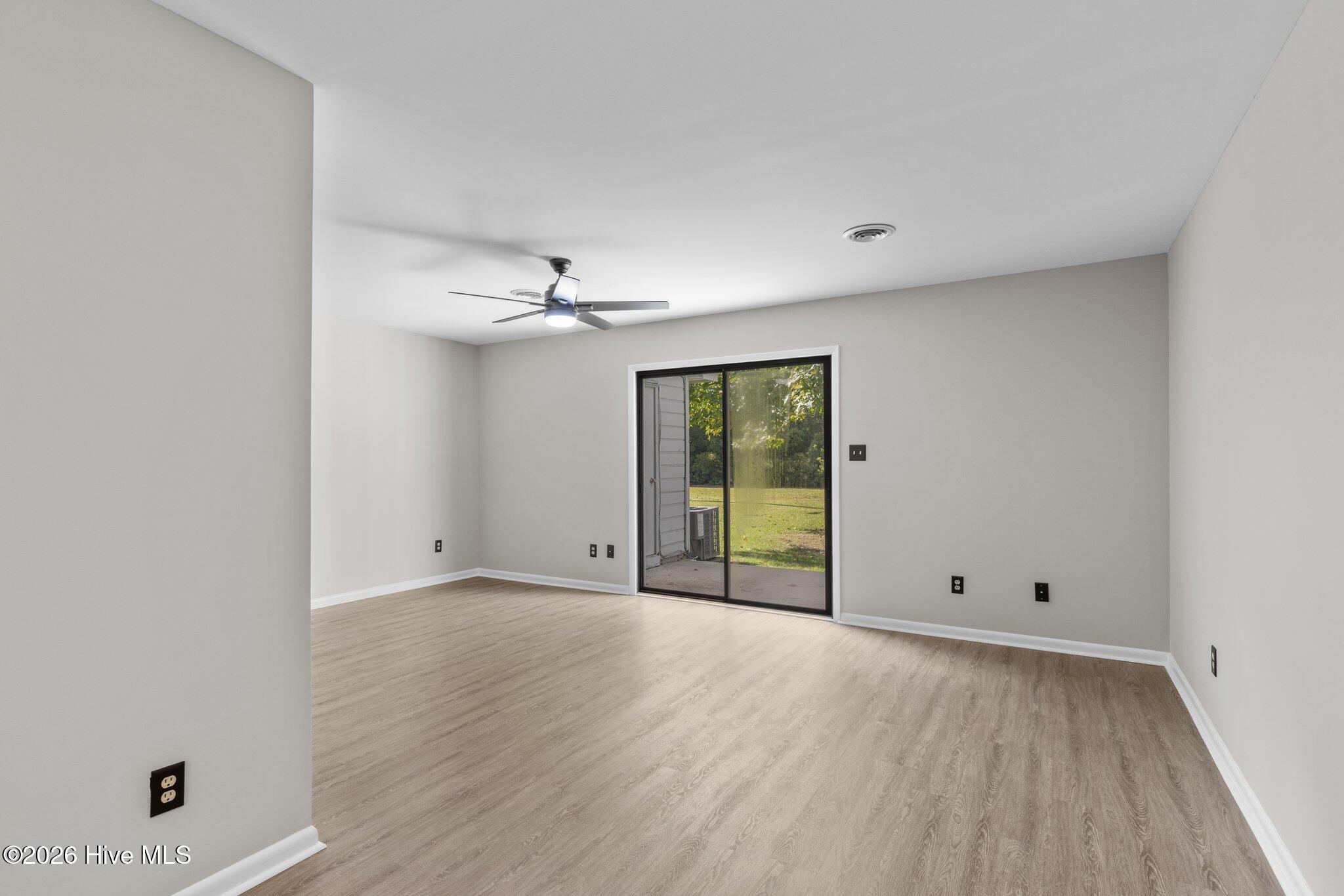 100565662 | Photo 13