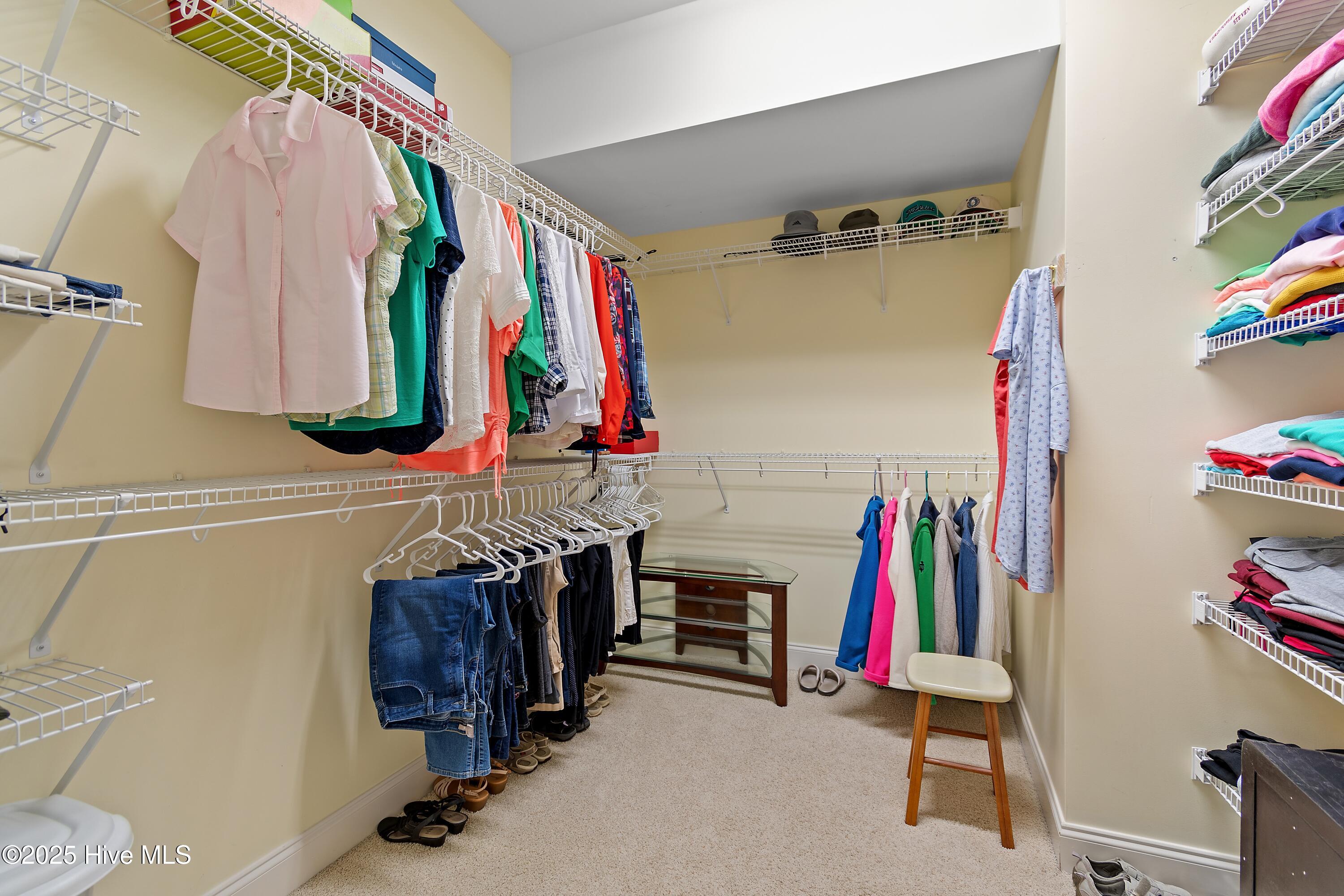 100512270 | Photo 32