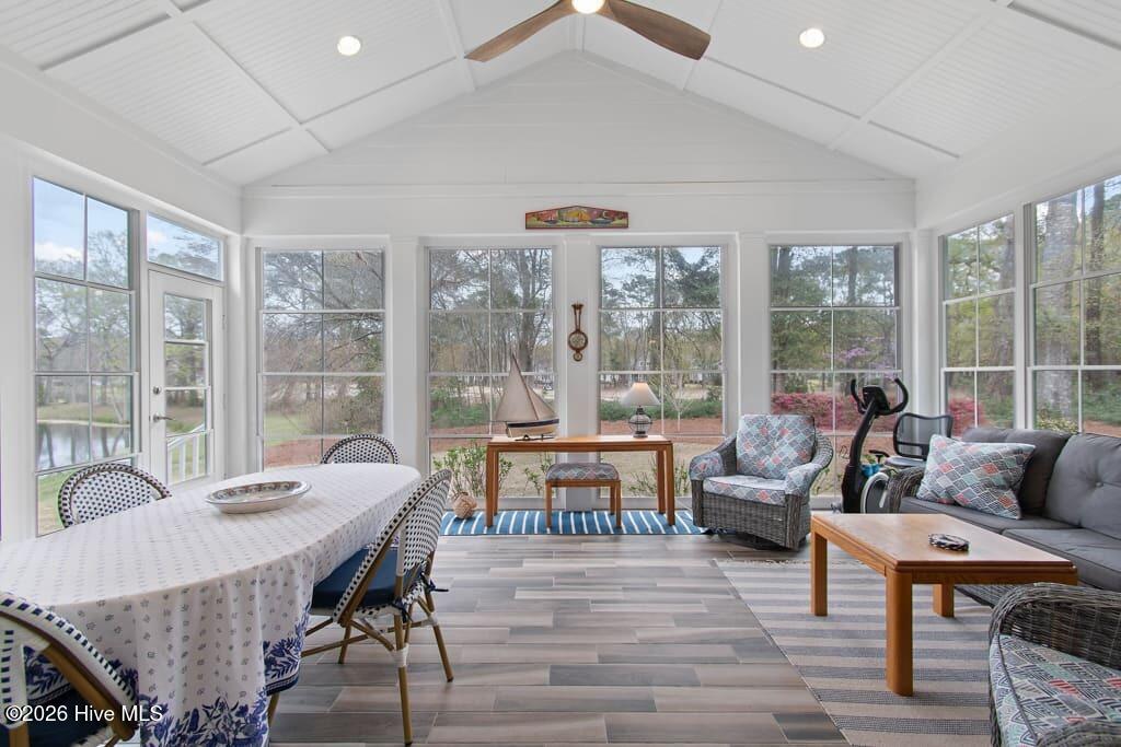 100562919 | Photo 36