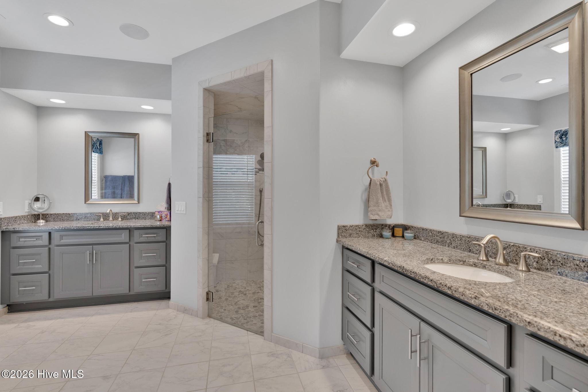 100549204 | Photo 16