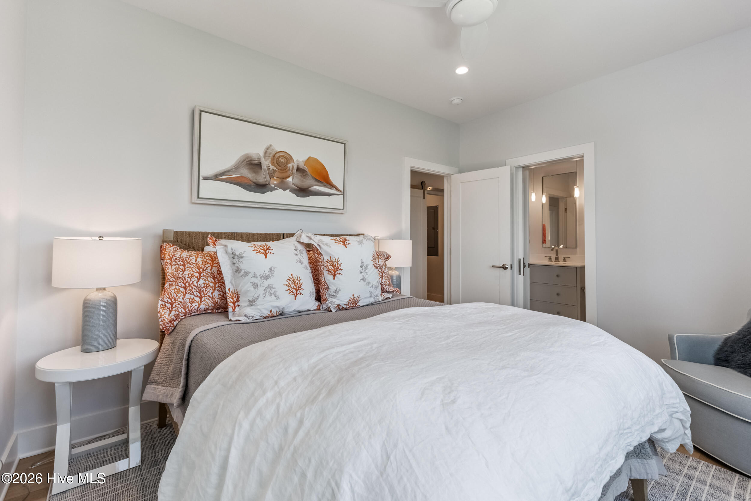 100560711 | Photo 30