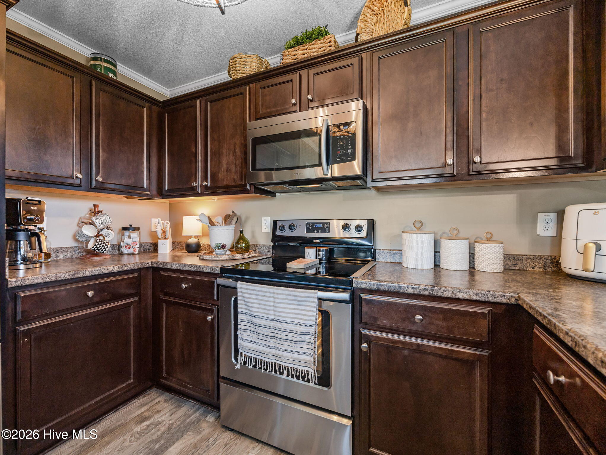 100567595 | Photo 15