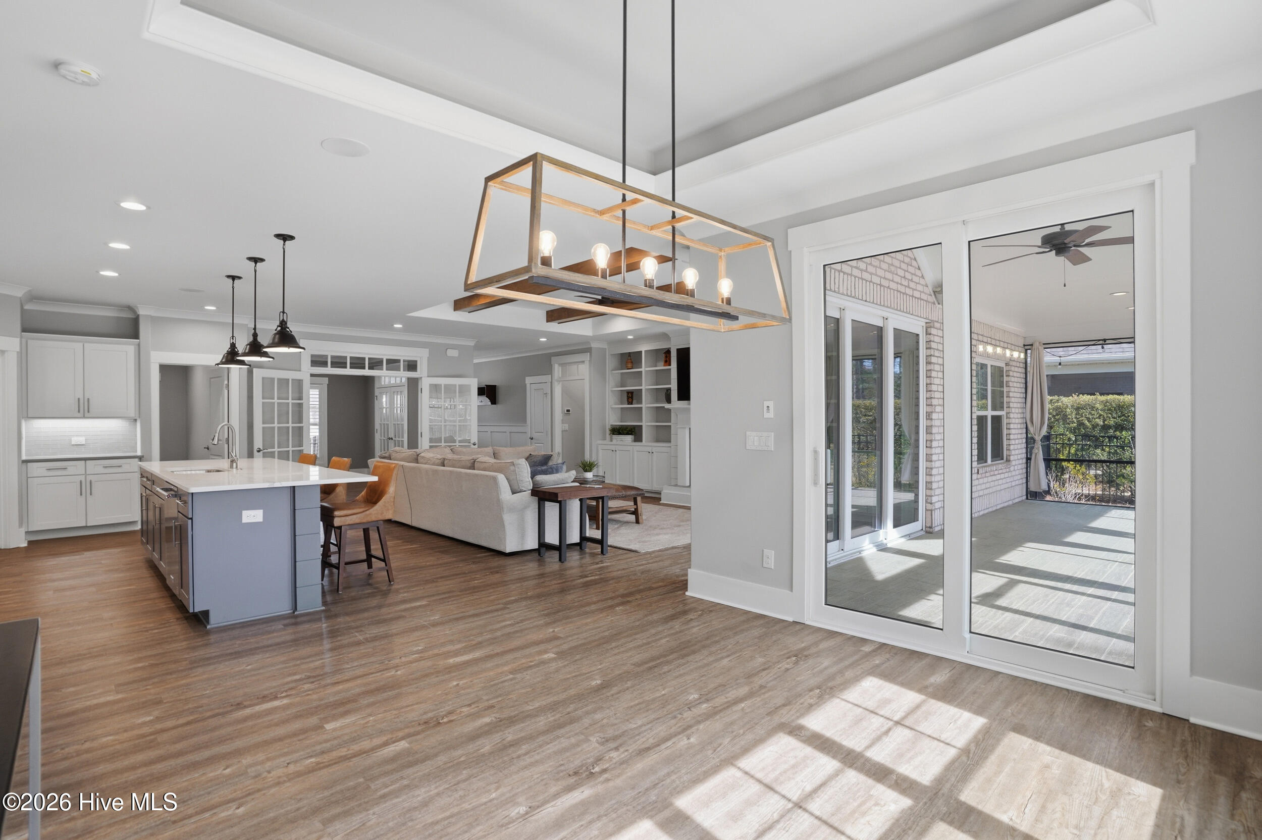 100561233 | Photo 19