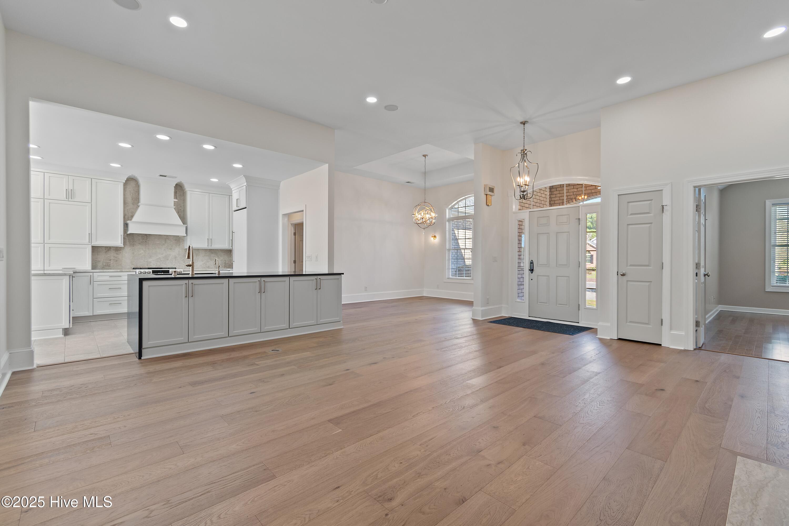 100537823 | Photo 17