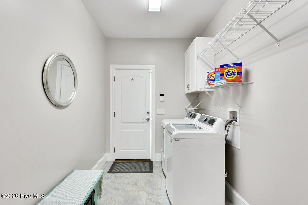 100554017 | Photo 27