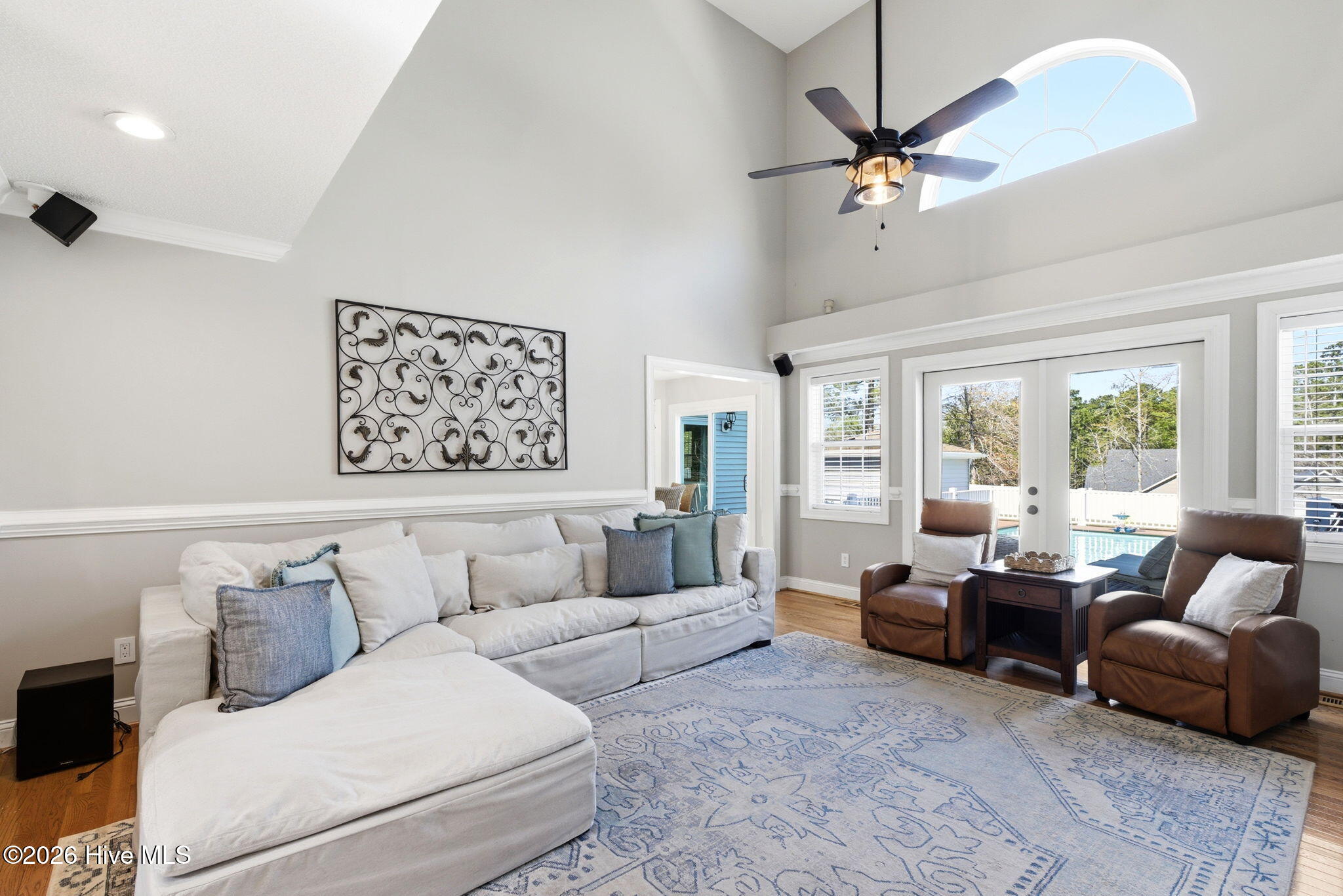 100563483 | Photo 10