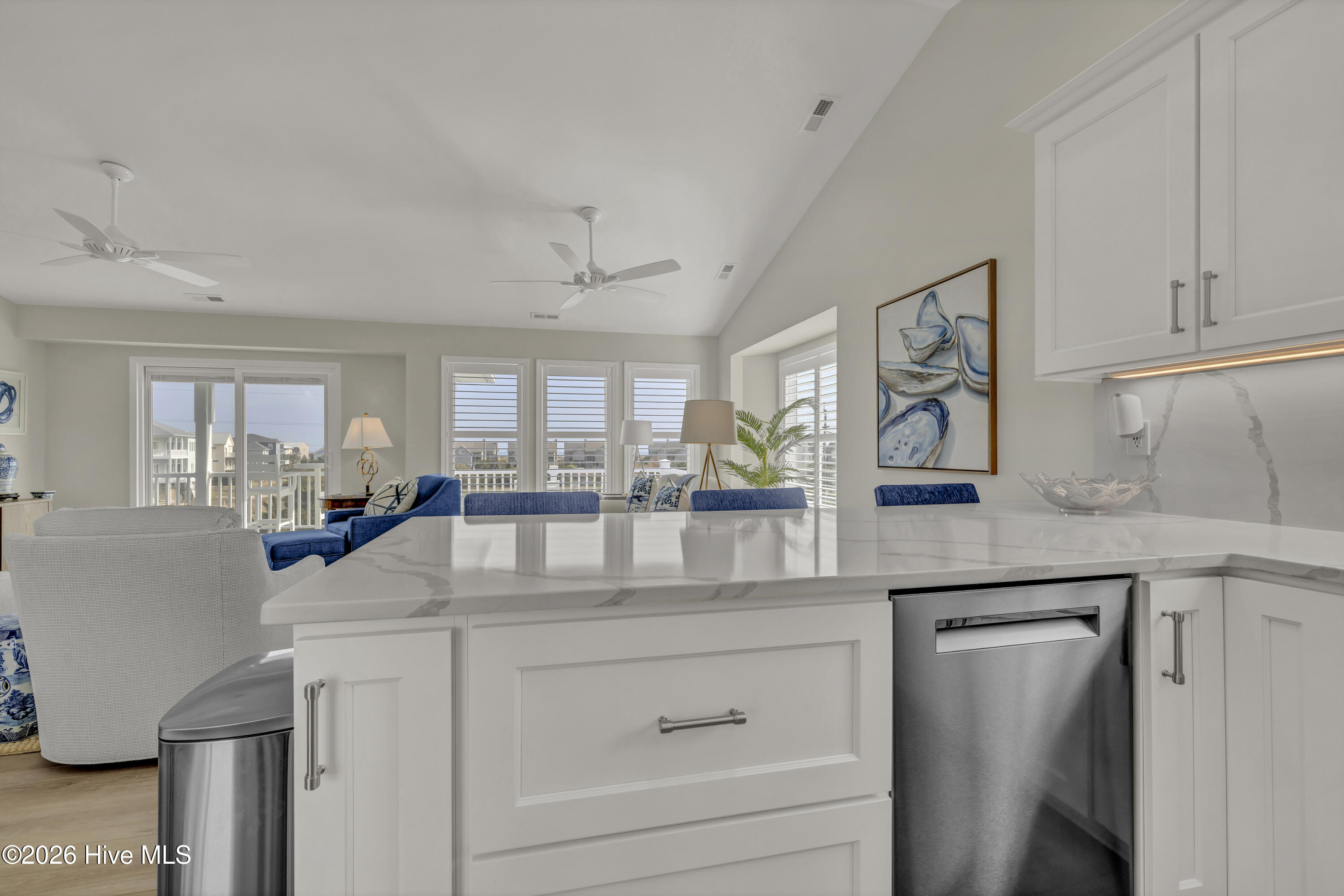 100559772 | Photo 12