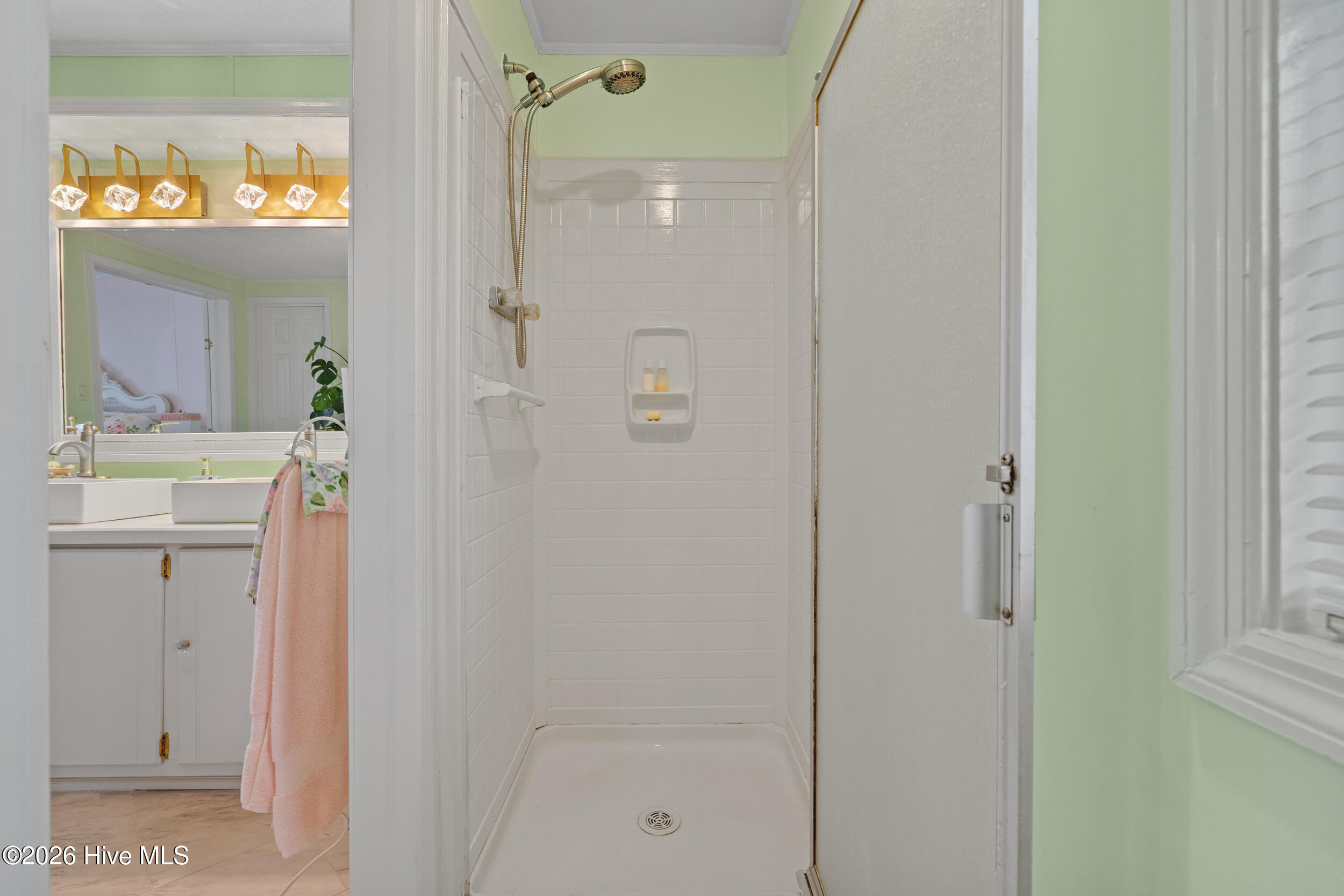 100562690 | Photo 25