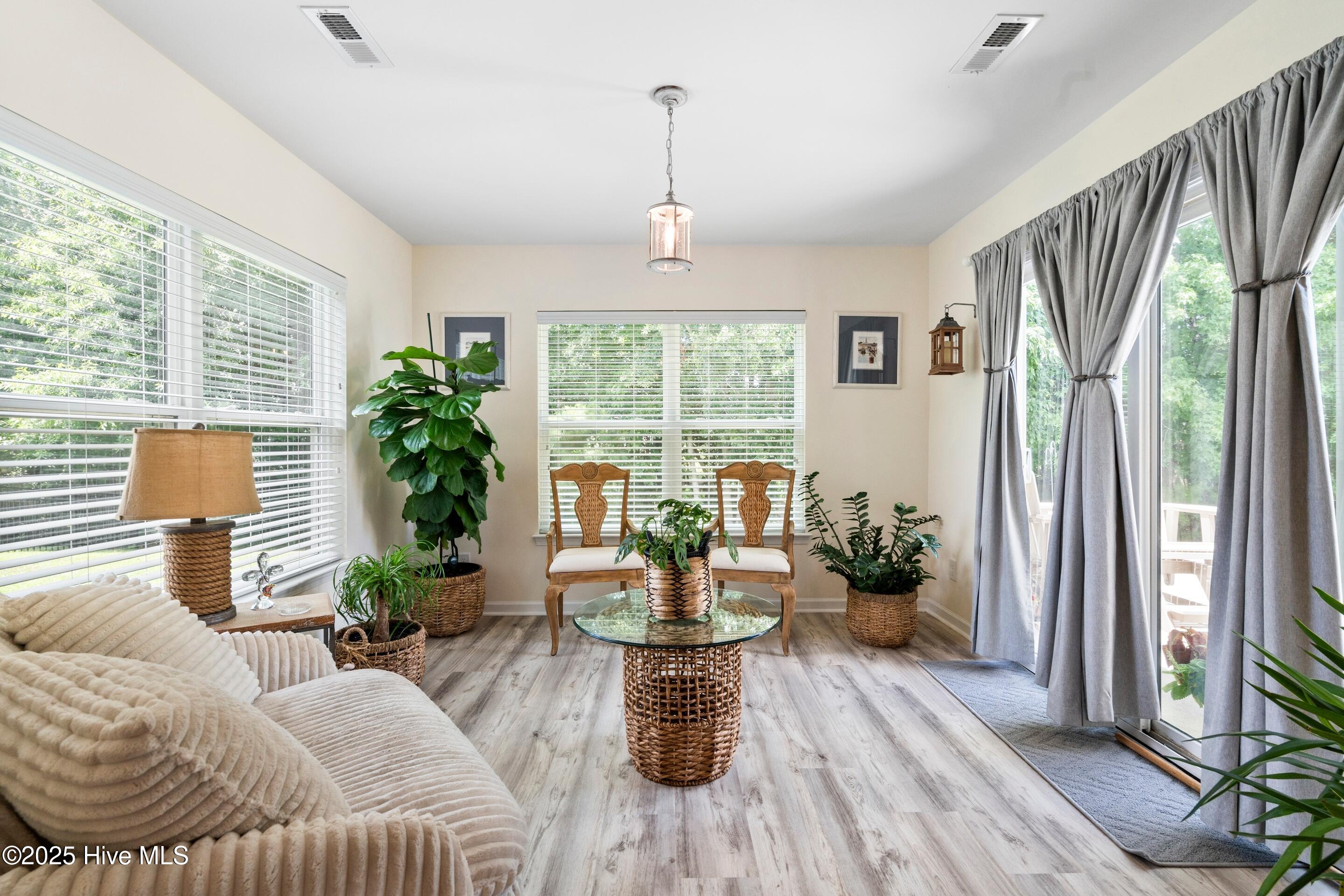 100517079 | Photo 36