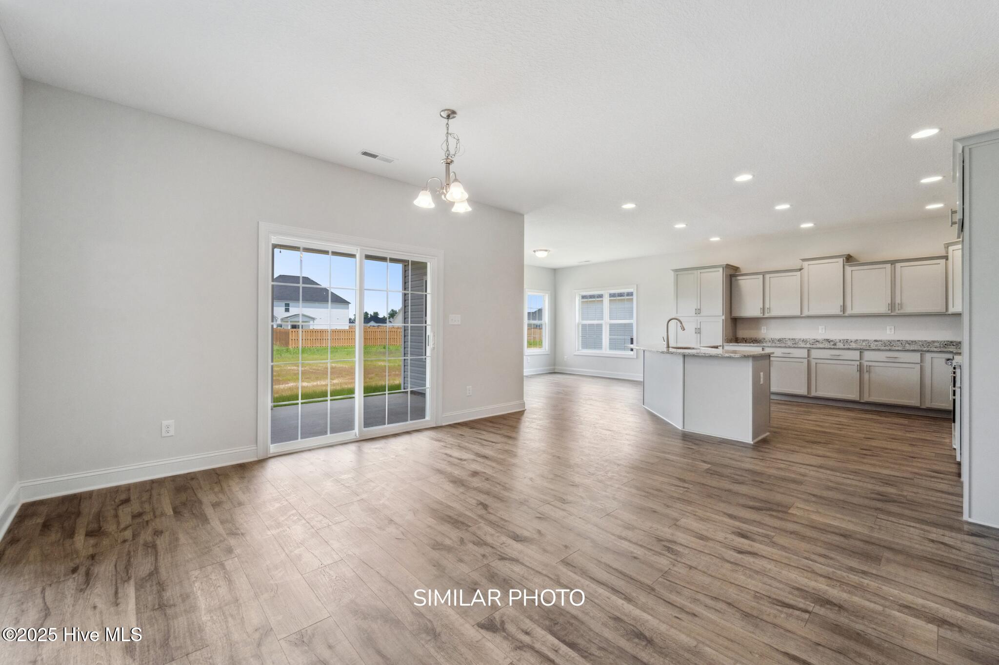 100543824 | Photo 15