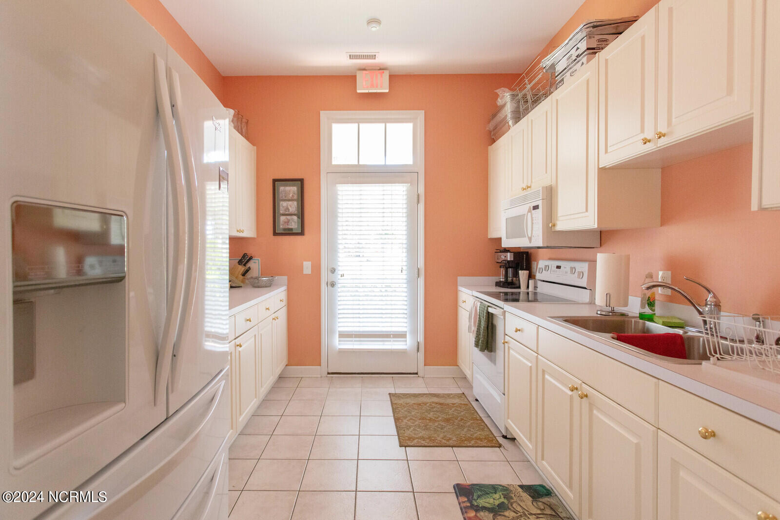 100560630 | Photo 28