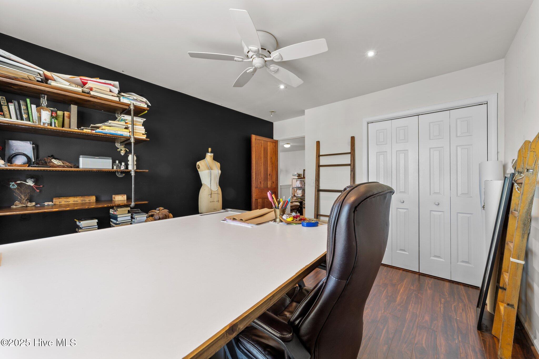 100502456 | Photo 26