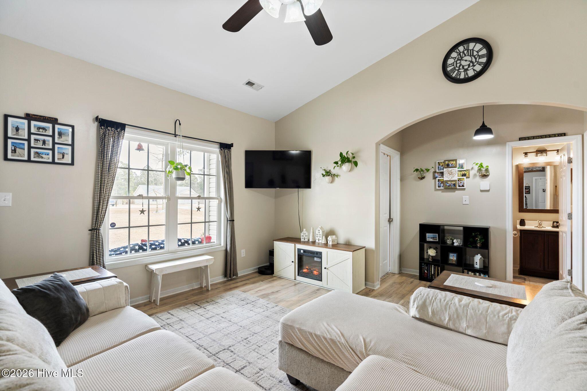 100554731 | Photo 11