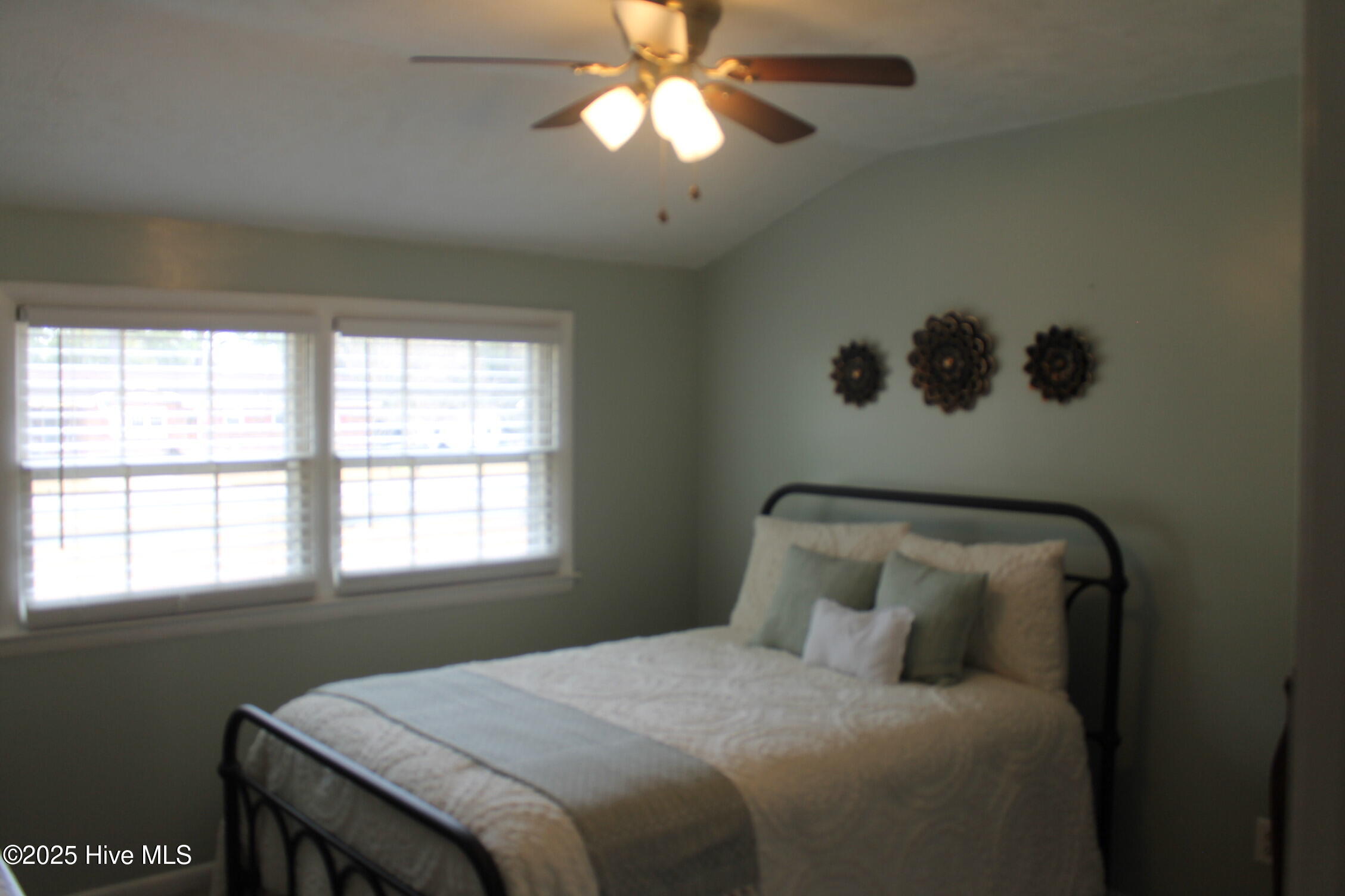 100544529 | Photo 16