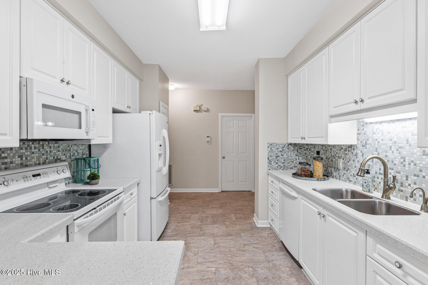 100519162 | Photo 14