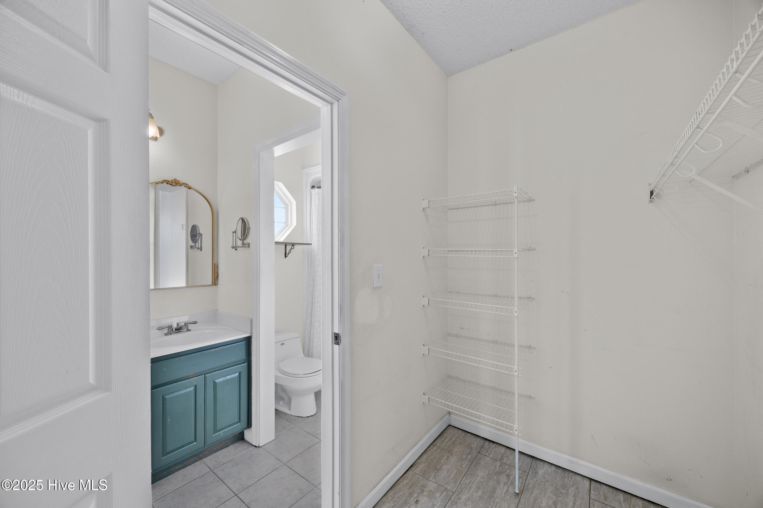 100545669 | Photo 28