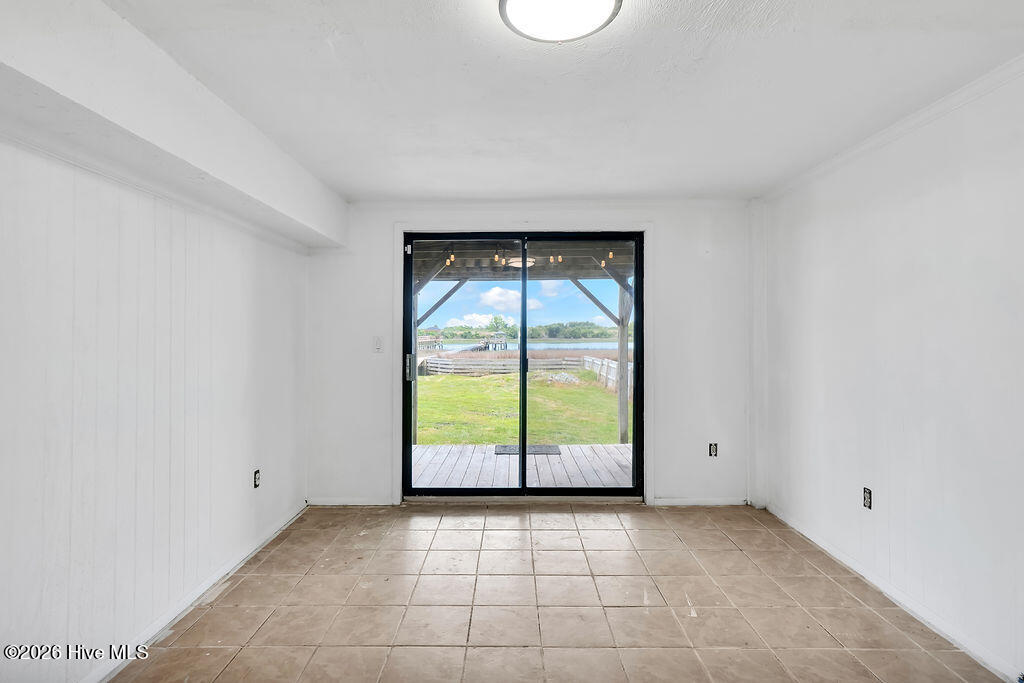 100570614 | Photo 13