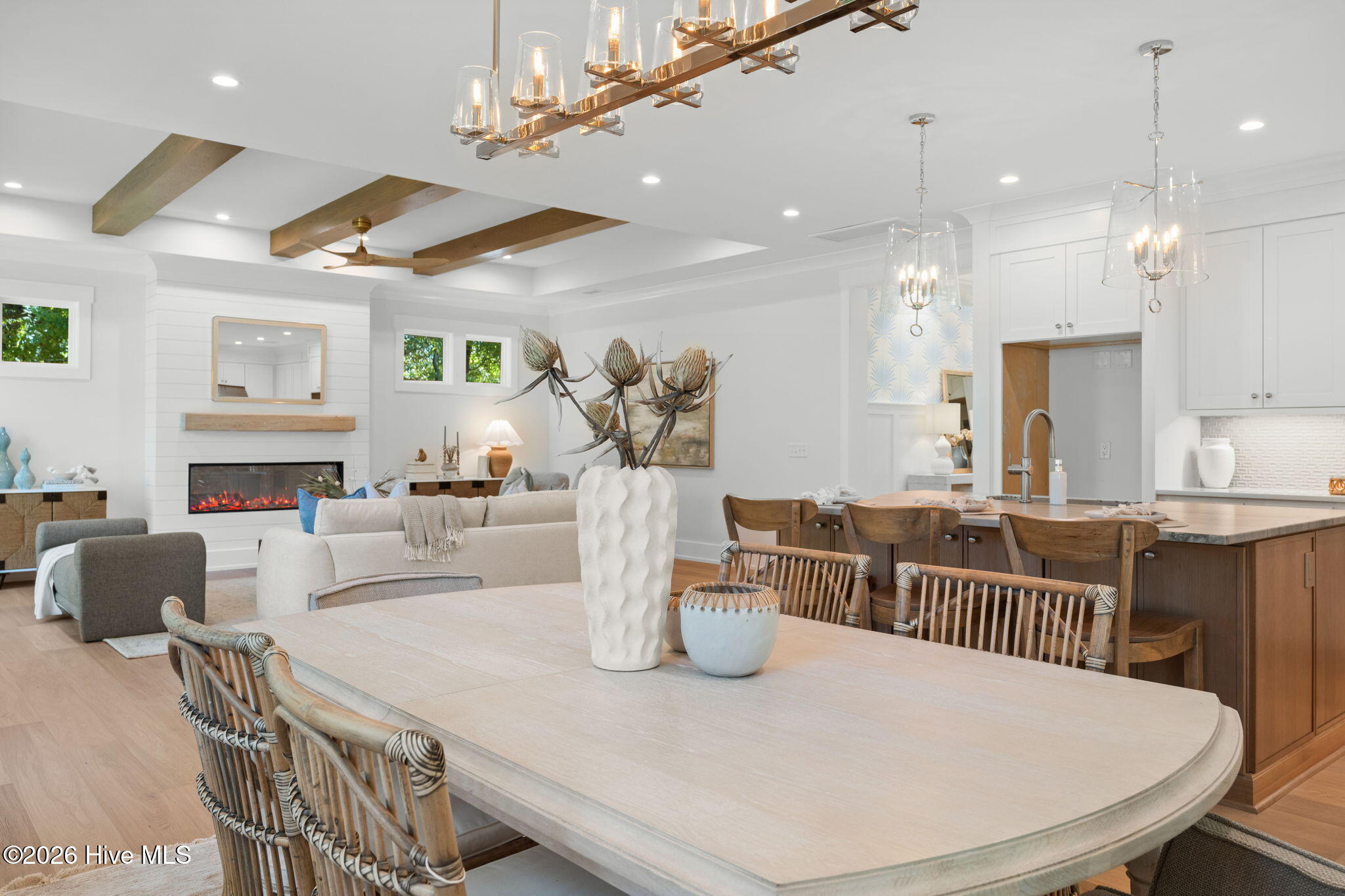 100568916 | Photo 24