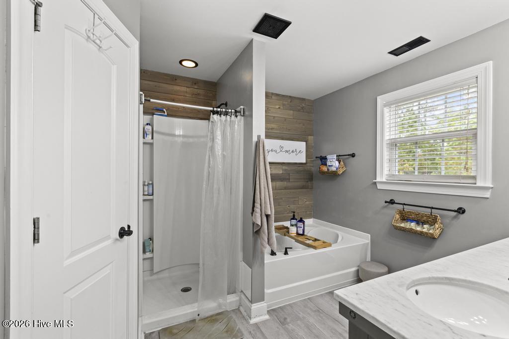 100565258 | Photo 29