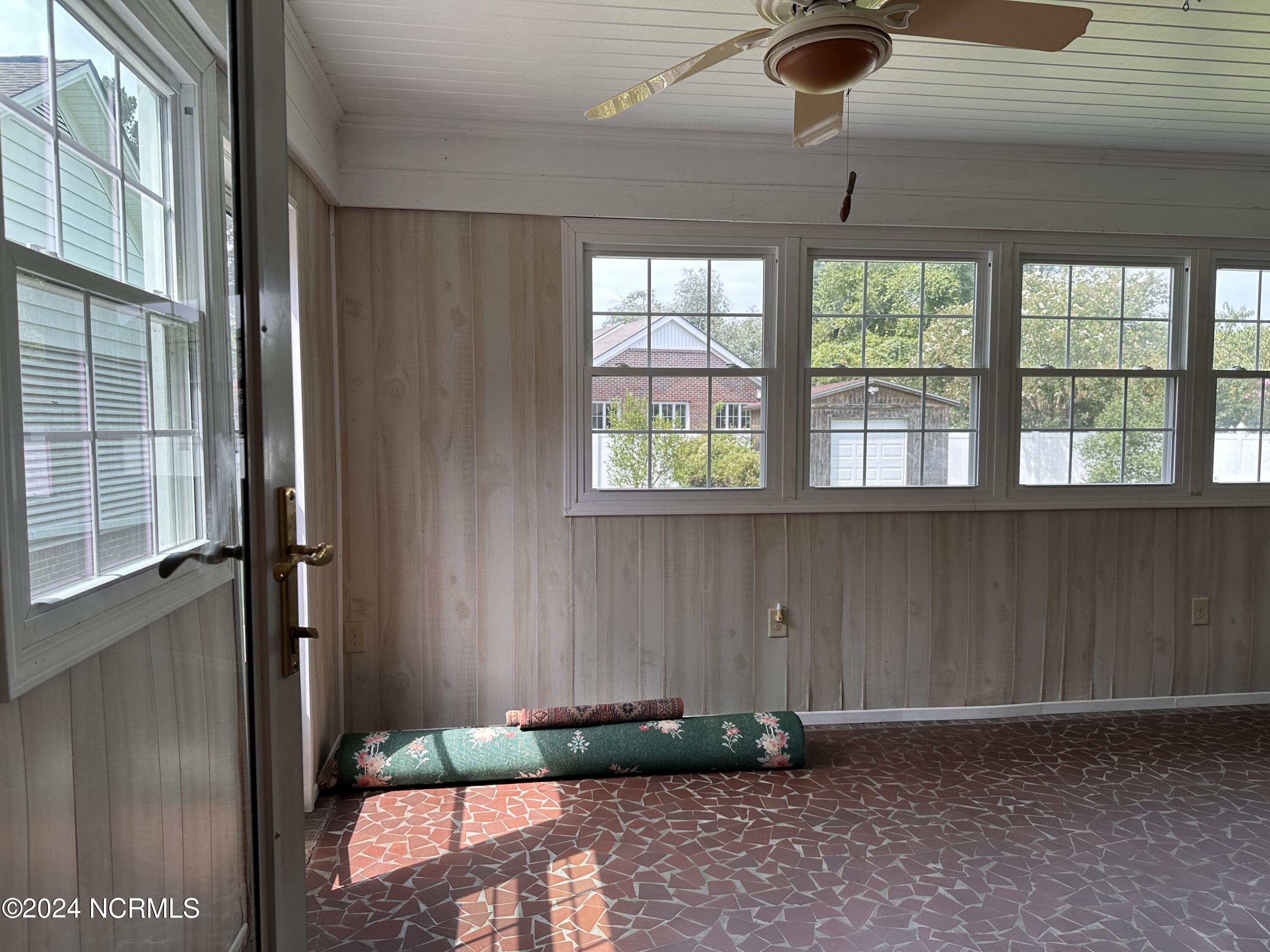 100466276 | Photo 25