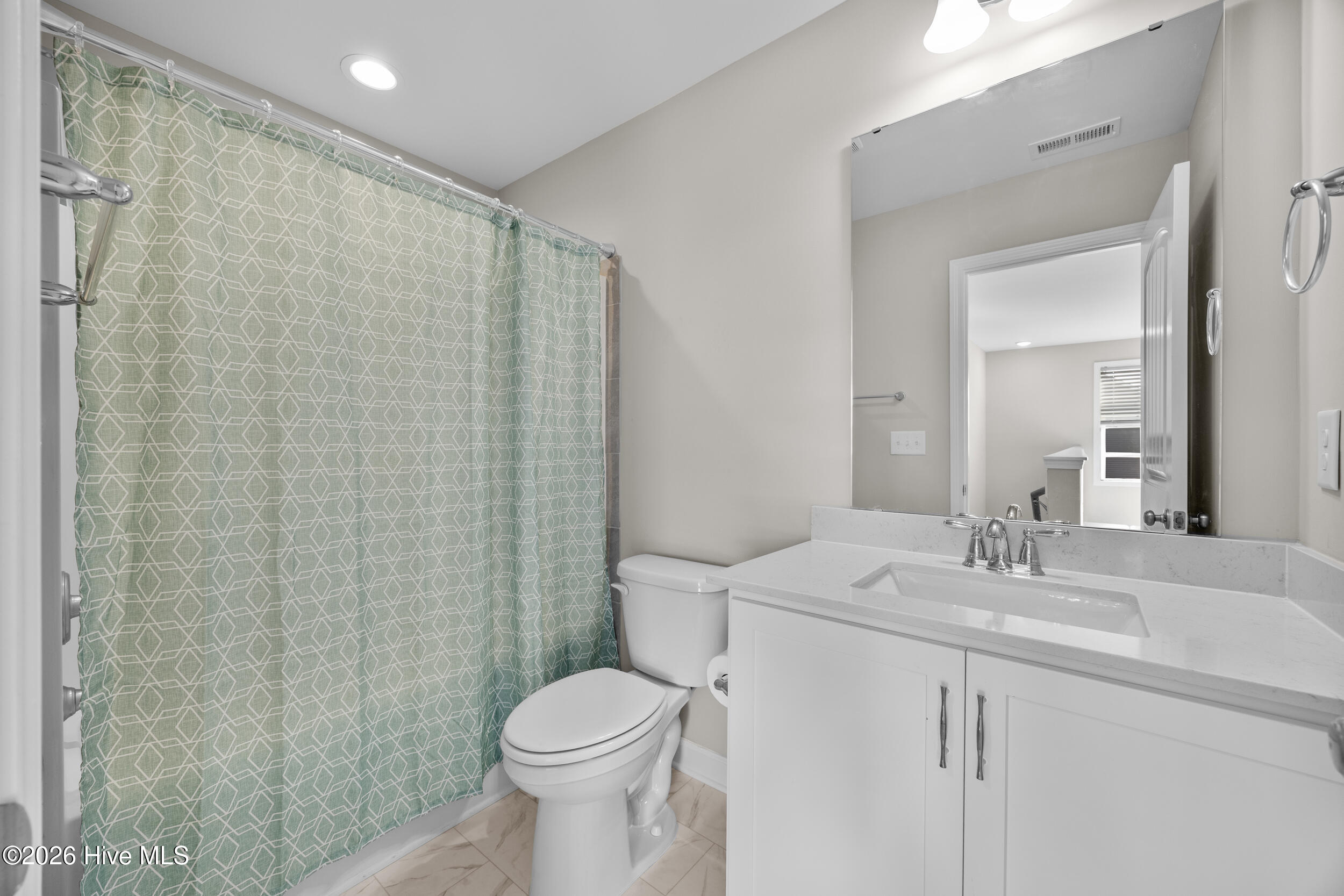 100569067 | Photo 41