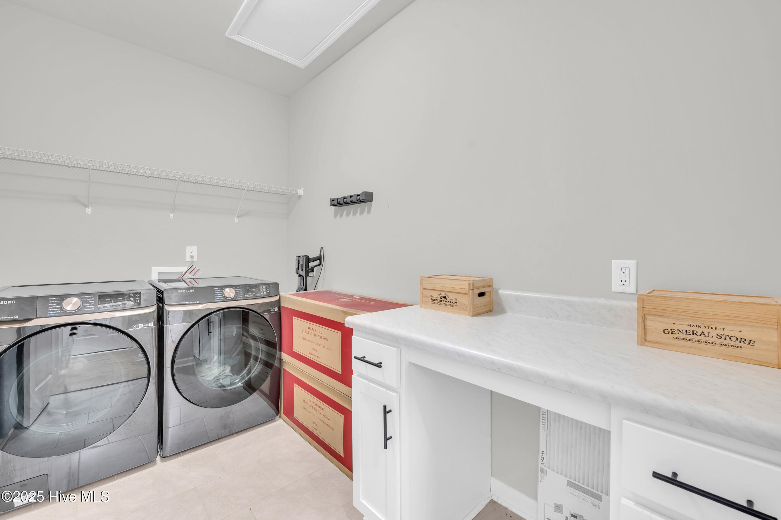 100527570 | Photo 26