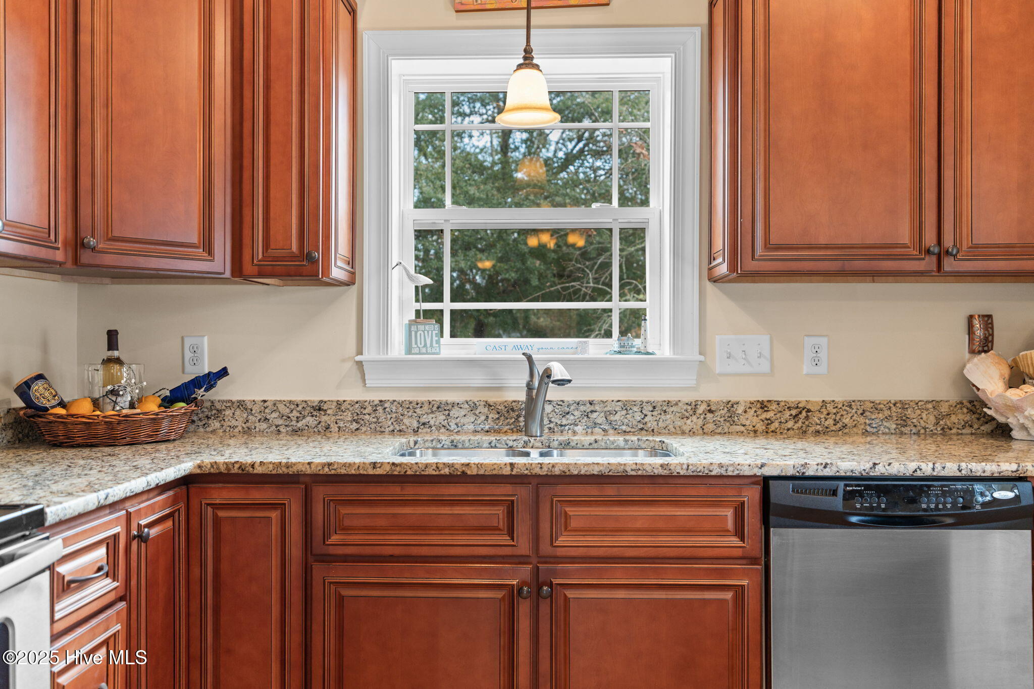 100546852 | Photo 14