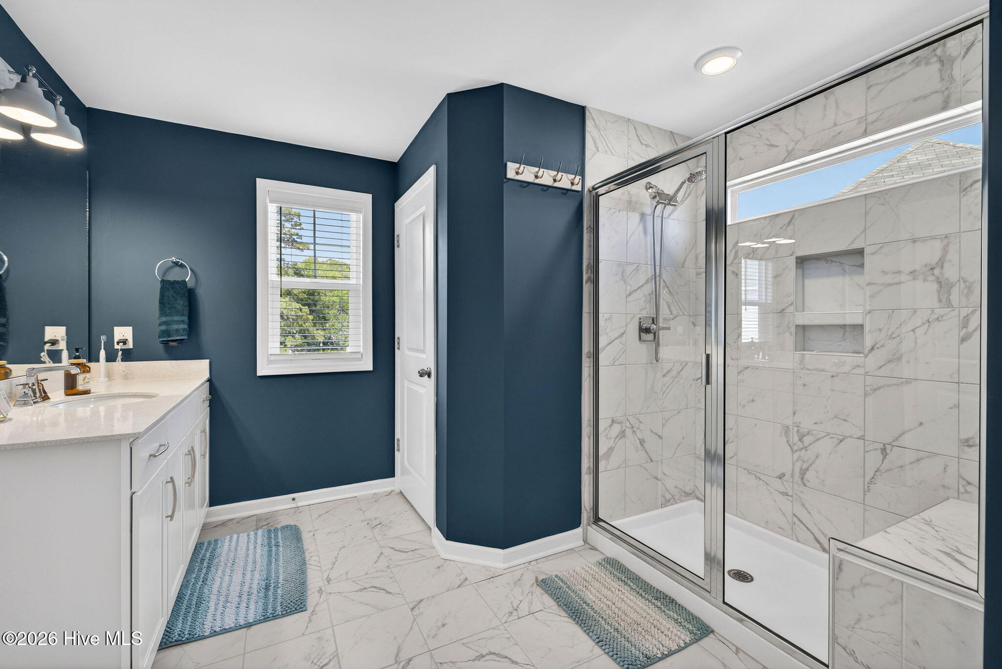 100569620 | Photo 21