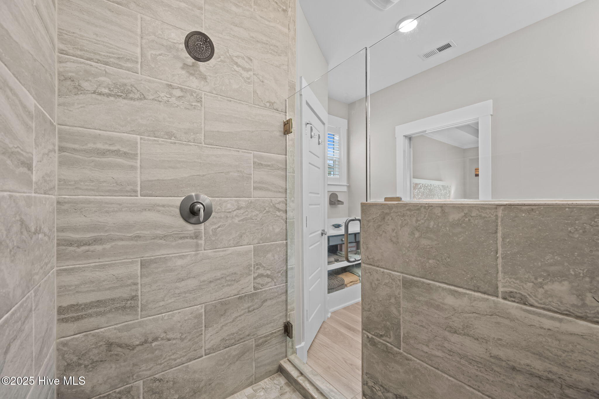 100527941 | Photo 43