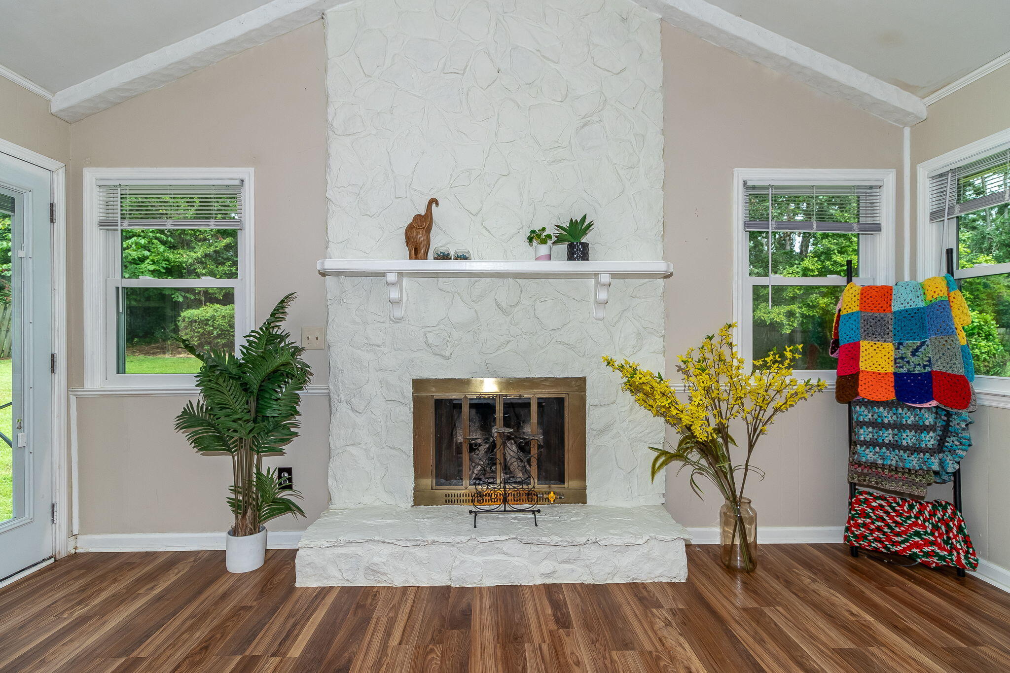 11-web-or-mls-105 DRESDEN DR A©-9863