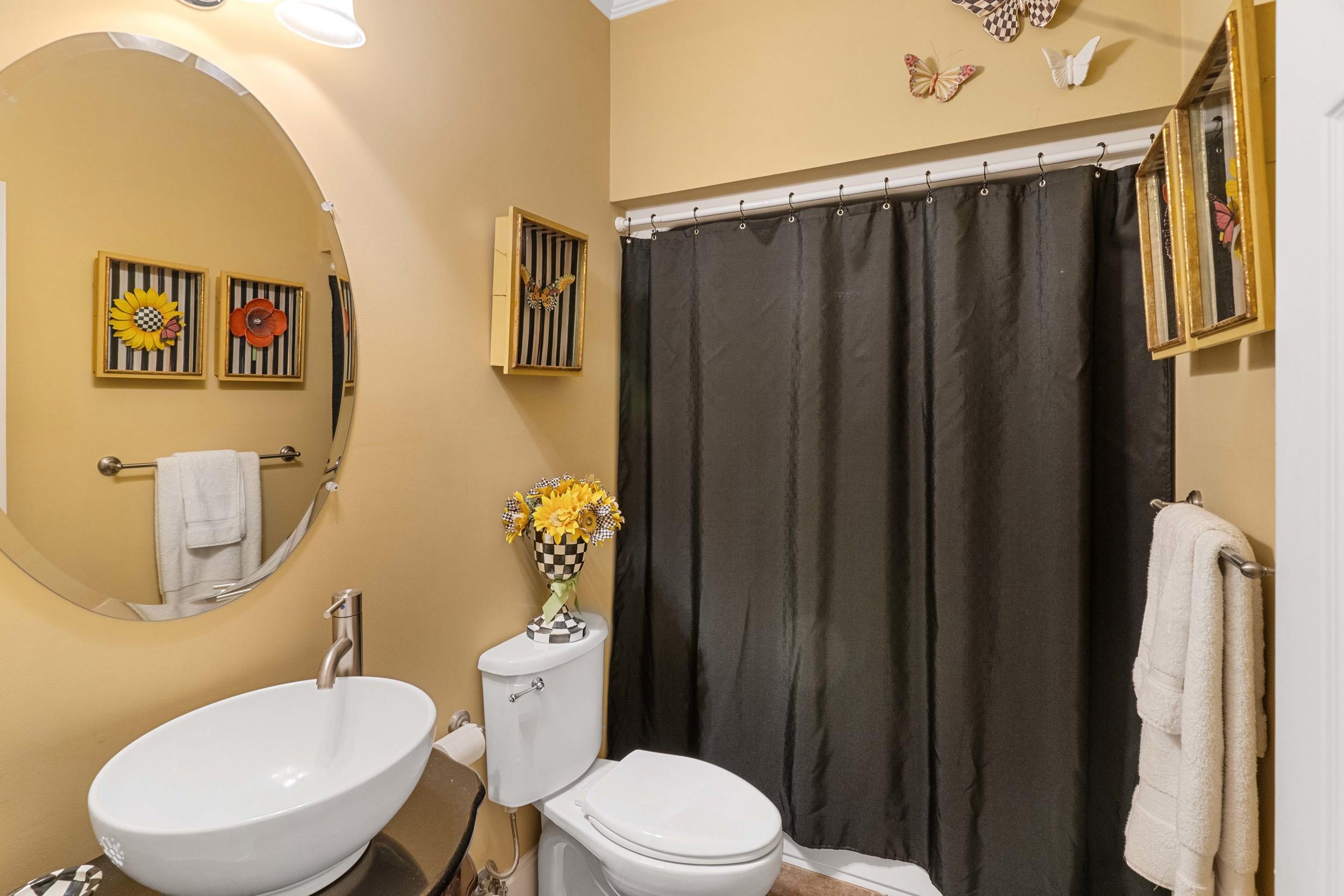 Secondary Main Floor Bath