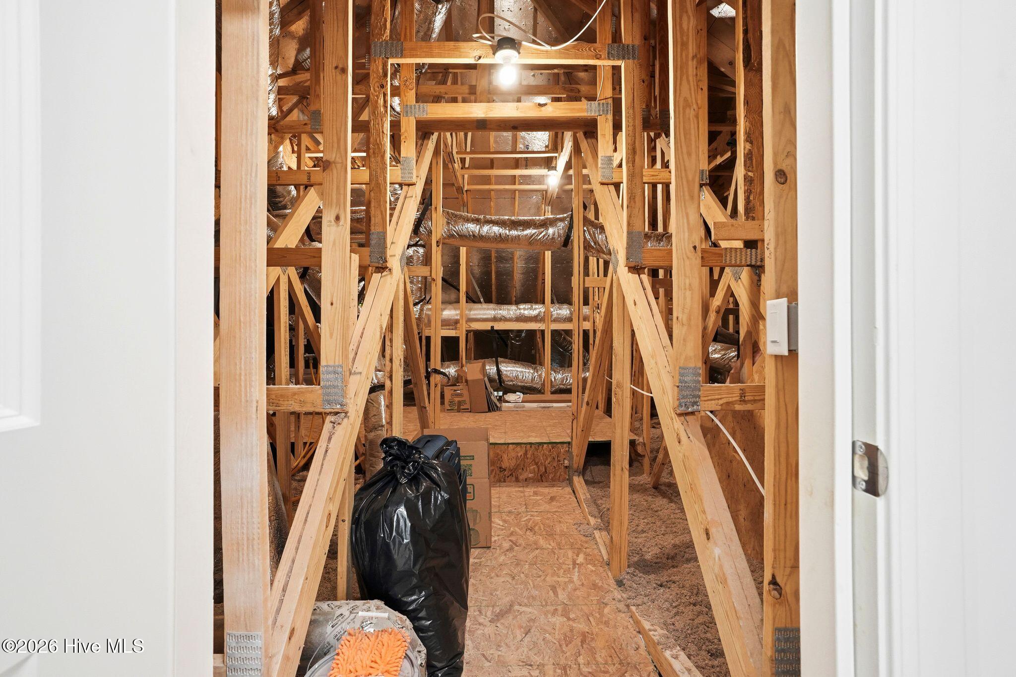 100569004 | Photo 53