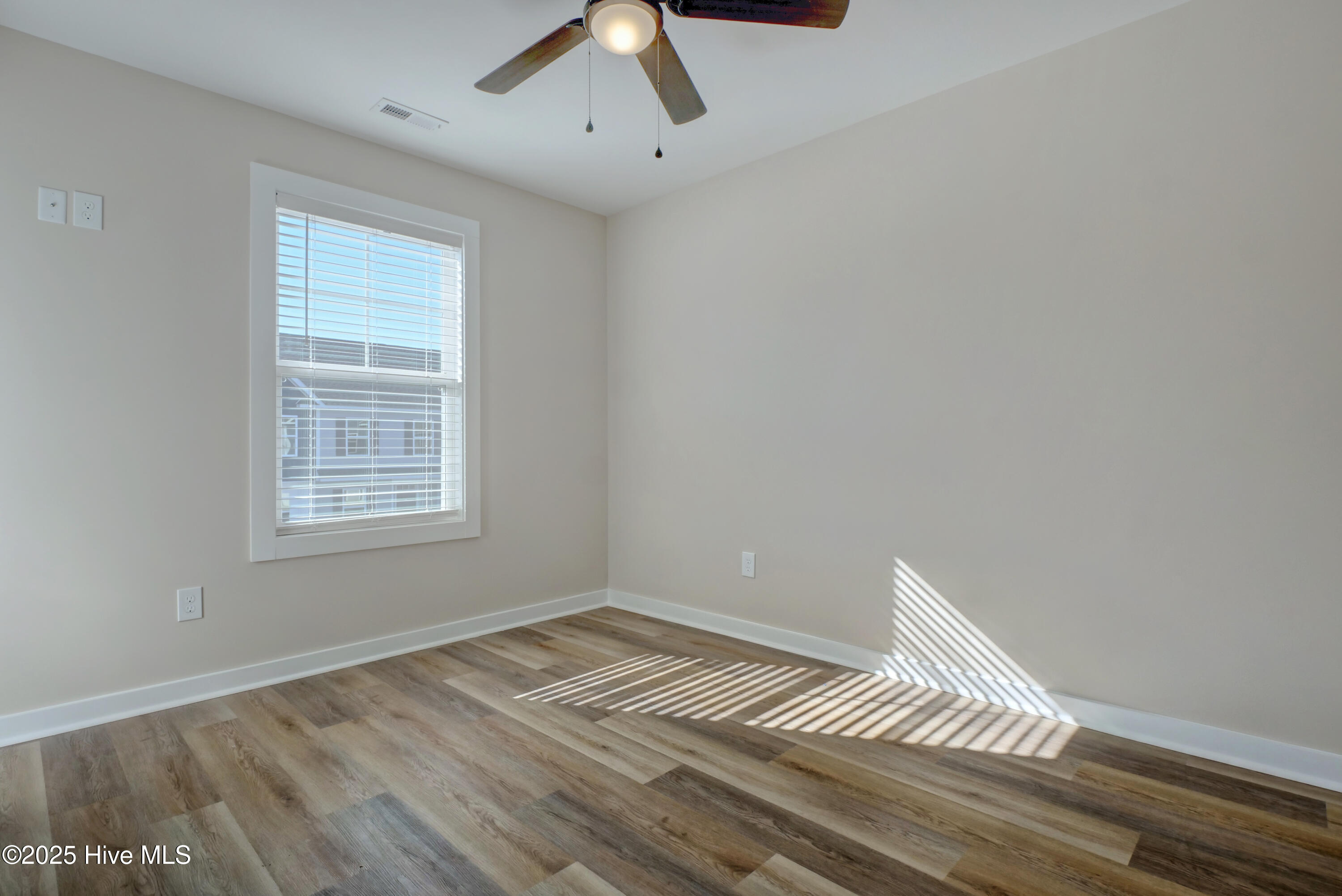 100539811 | Photo 12