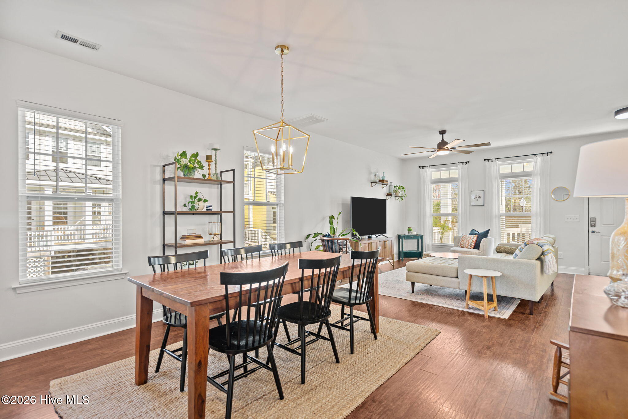 100560922 | Photo 10