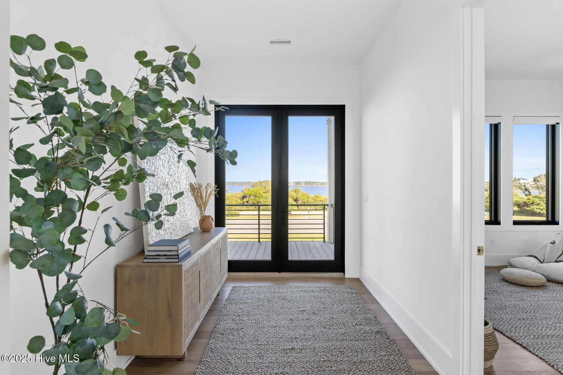 100535055 | Photo 25