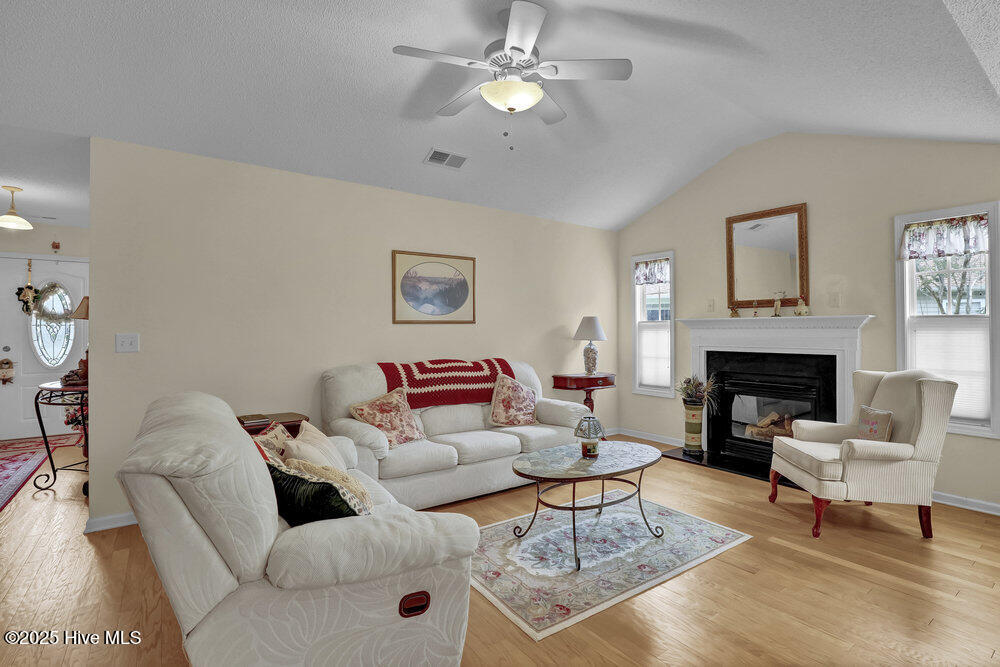 100510854 | Photo 10