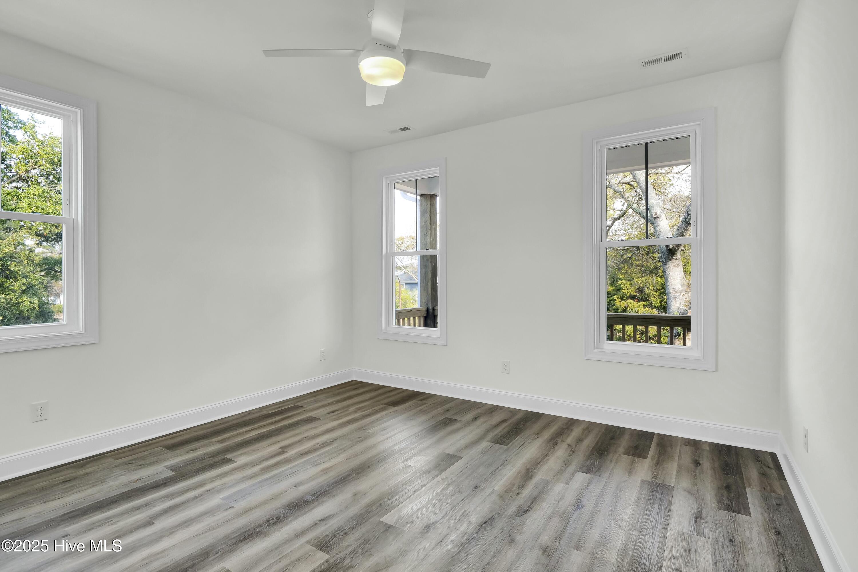 100486370 | Photo 24