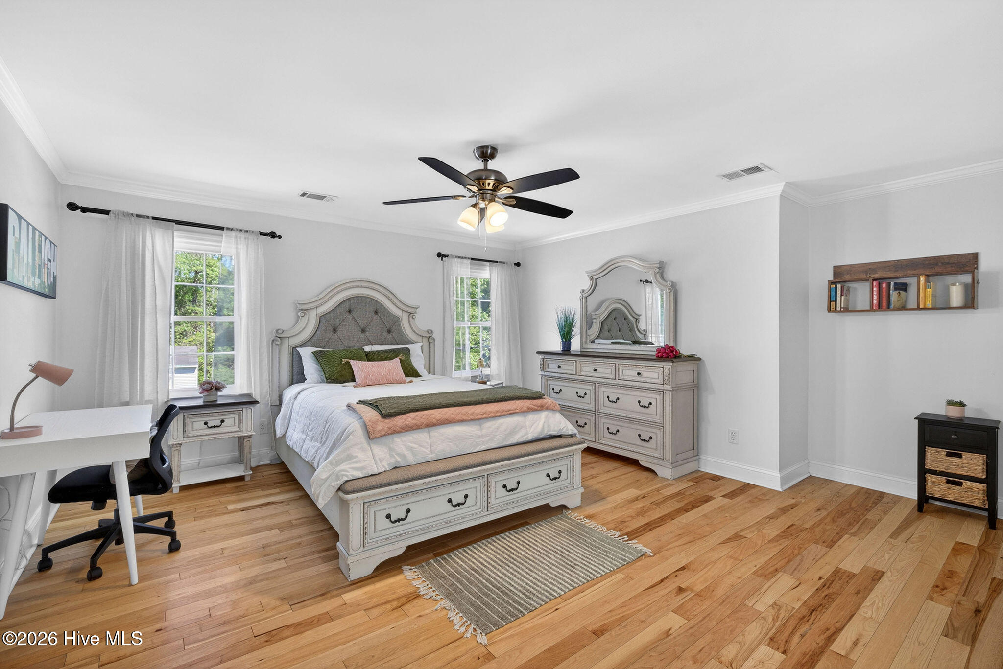 100567485 | Photo 42