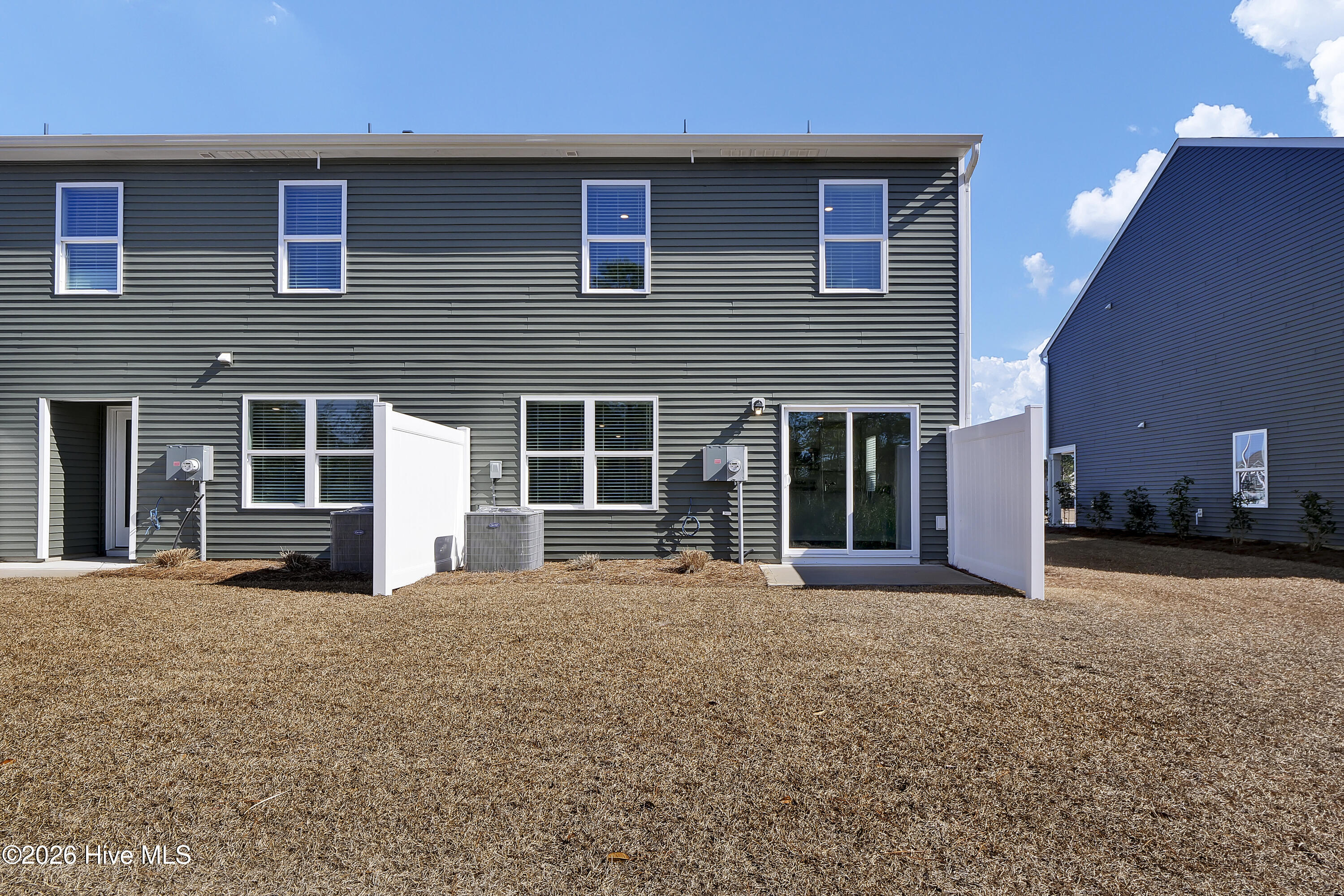 100569418 | Photo 34