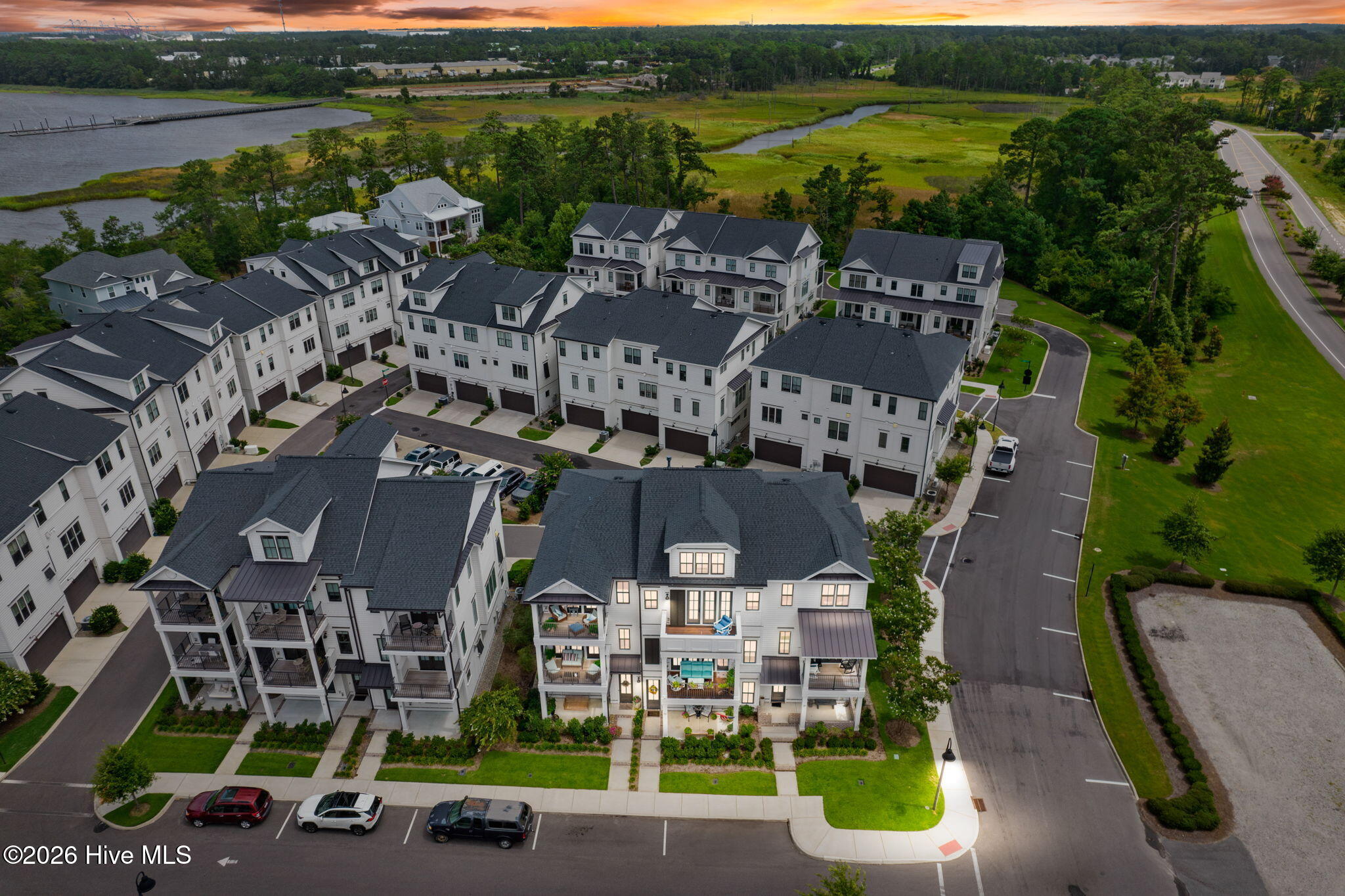 100569048 | Photo 47