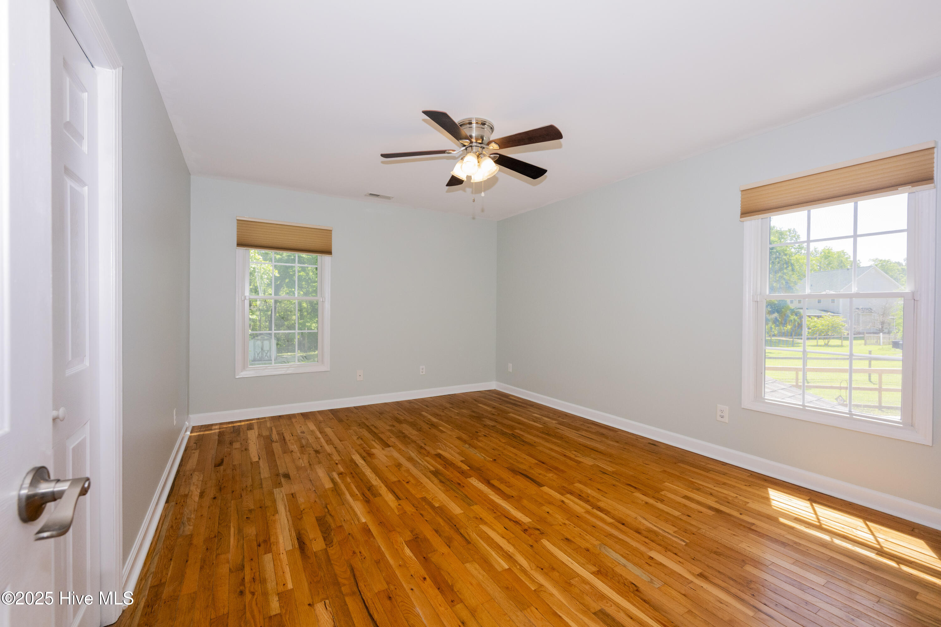 100523766 | Photo 50