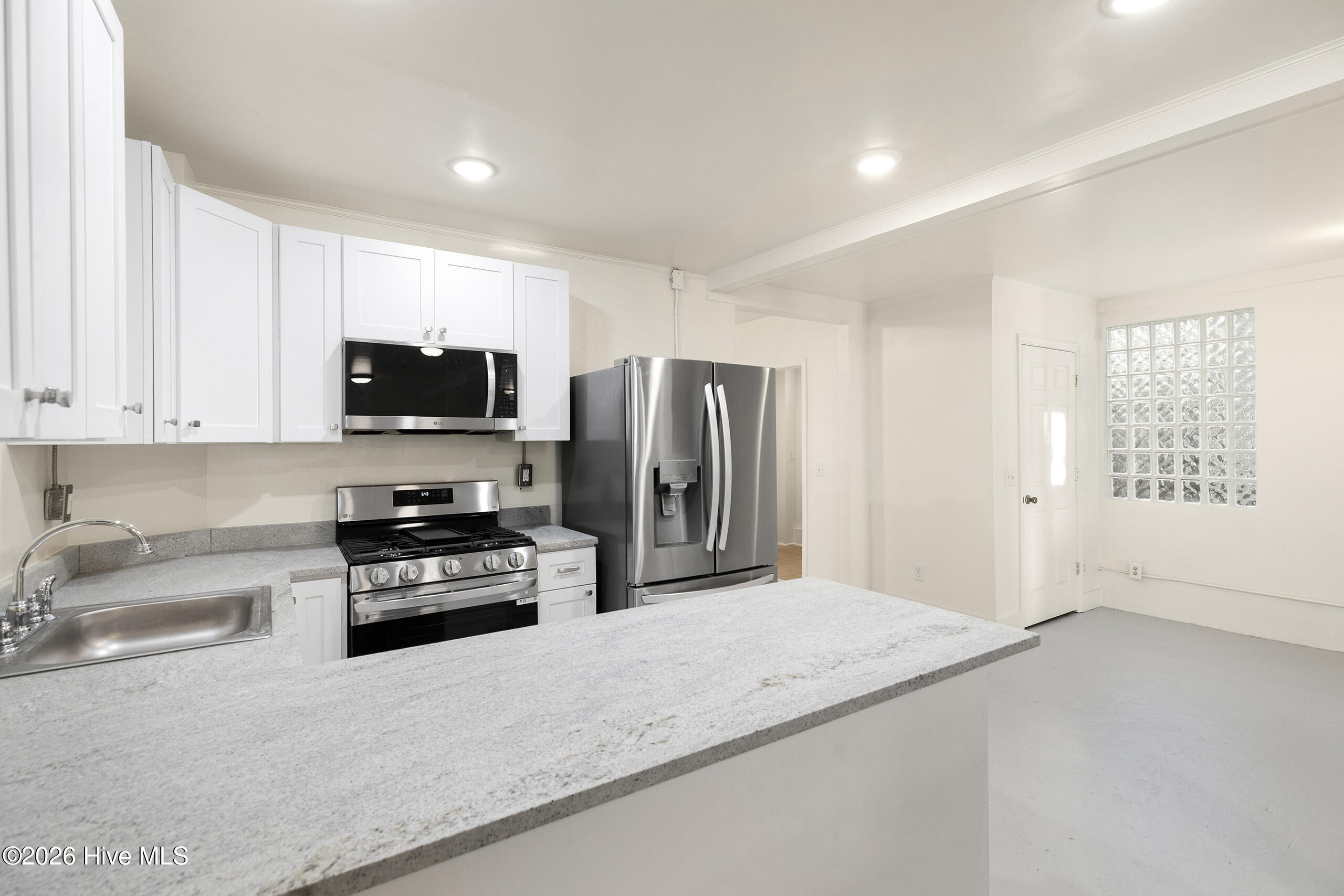 100563959 | Photo 11