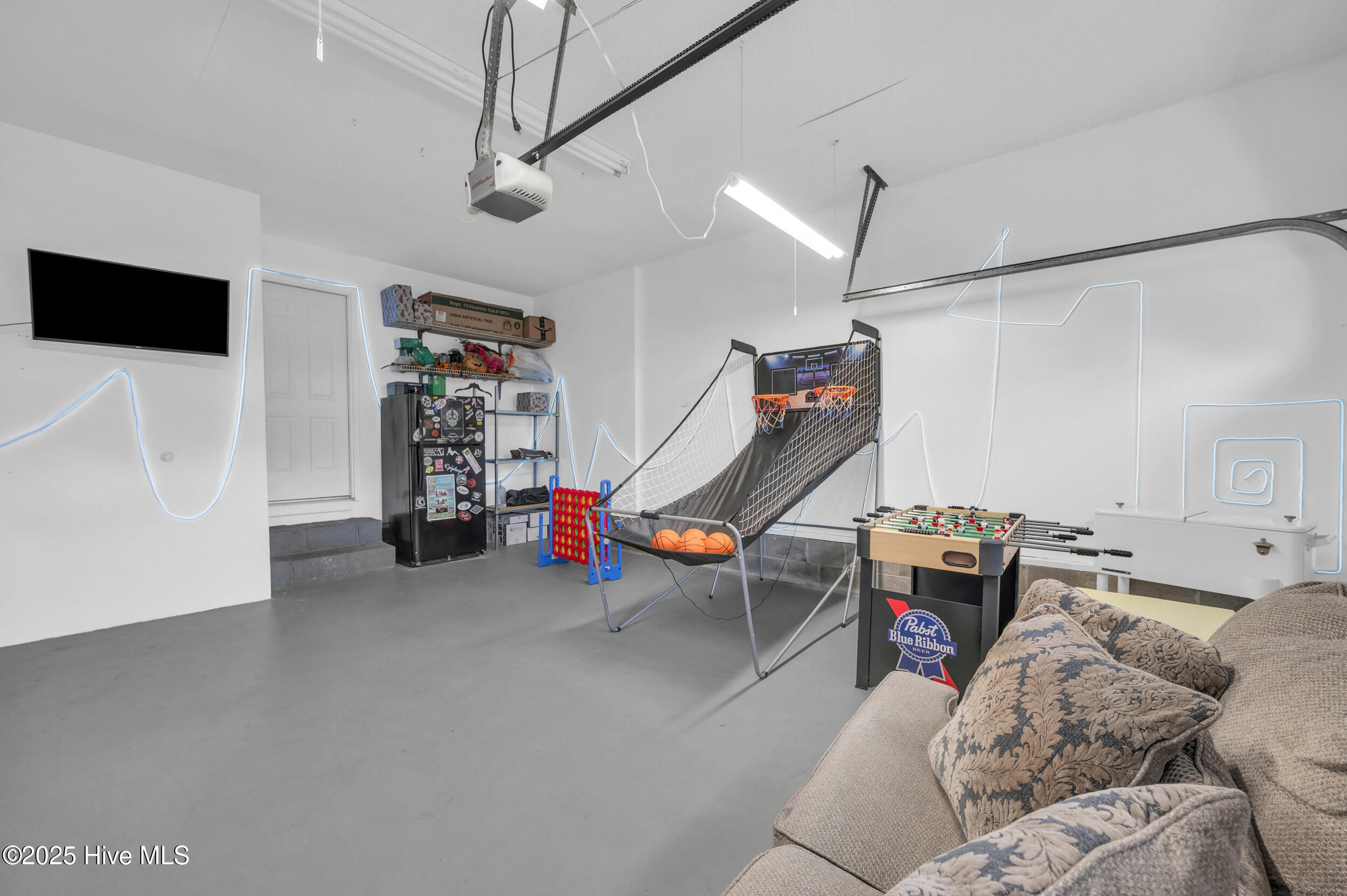 100543917 | Photo 47